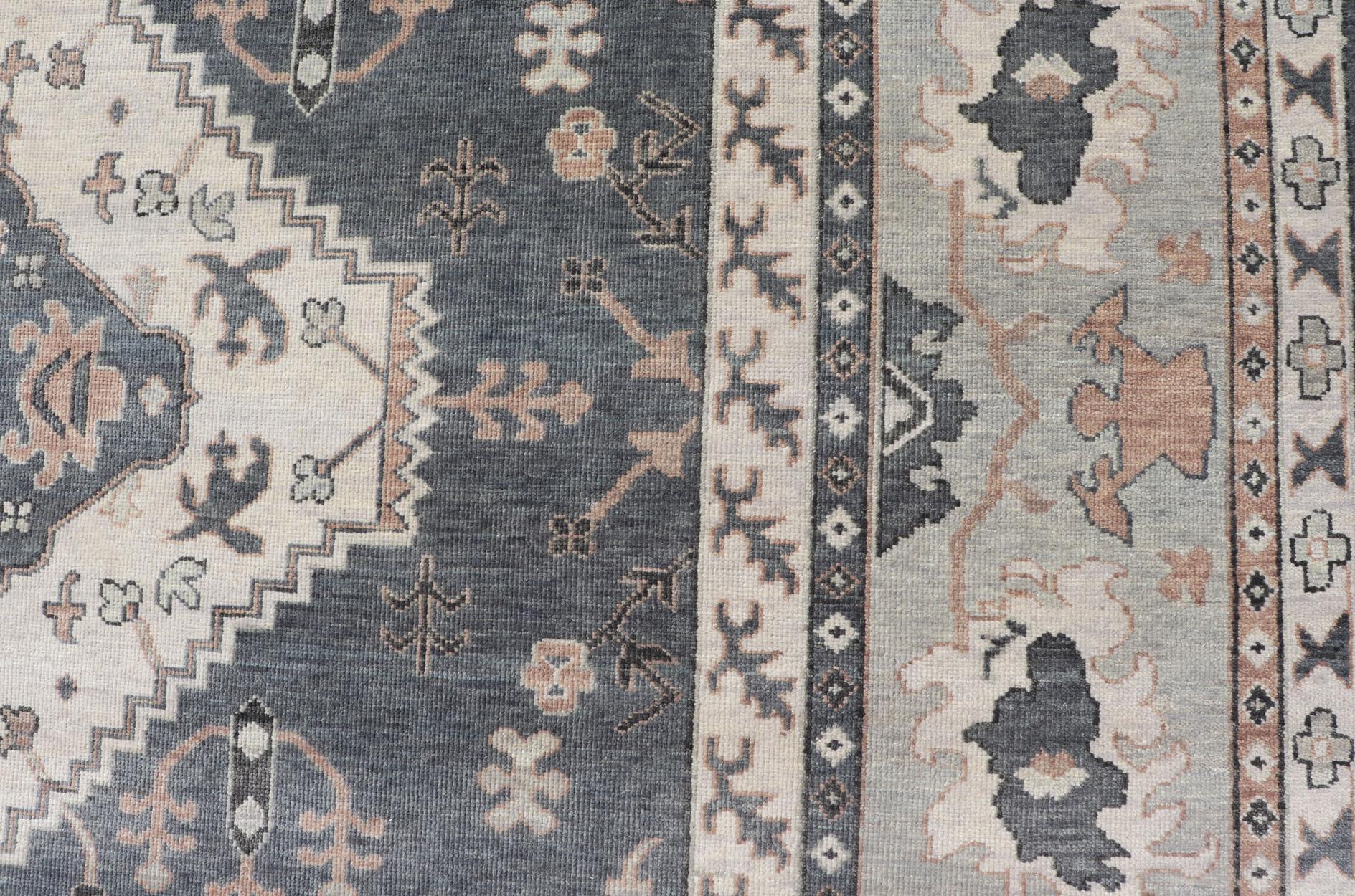 Lana Oushak moderno con design botanico di Keivan Woven Arts in vendita