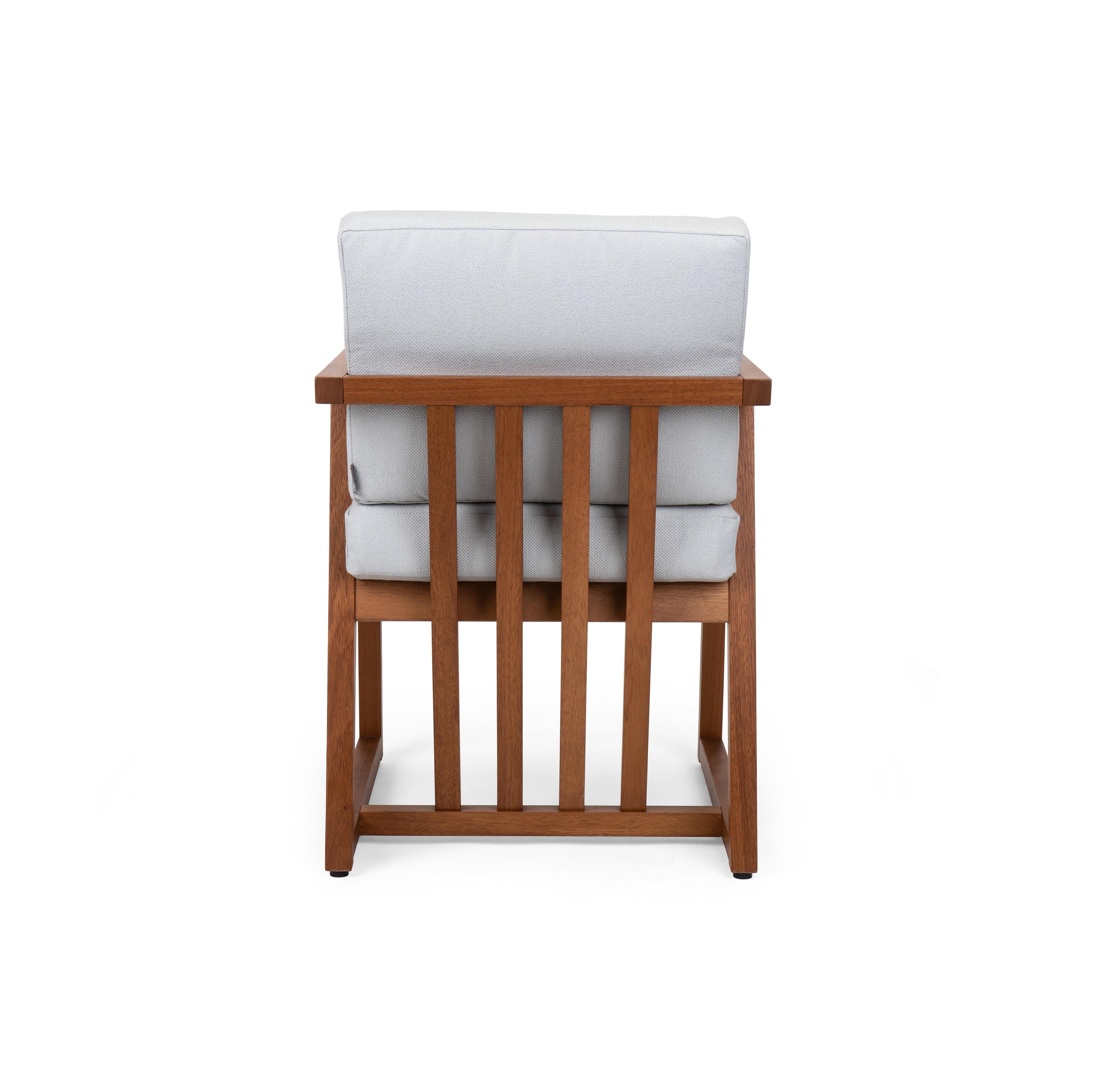 Sillón moderno de exterior de madera de iroko con cojines a rayas Tapicería en venta