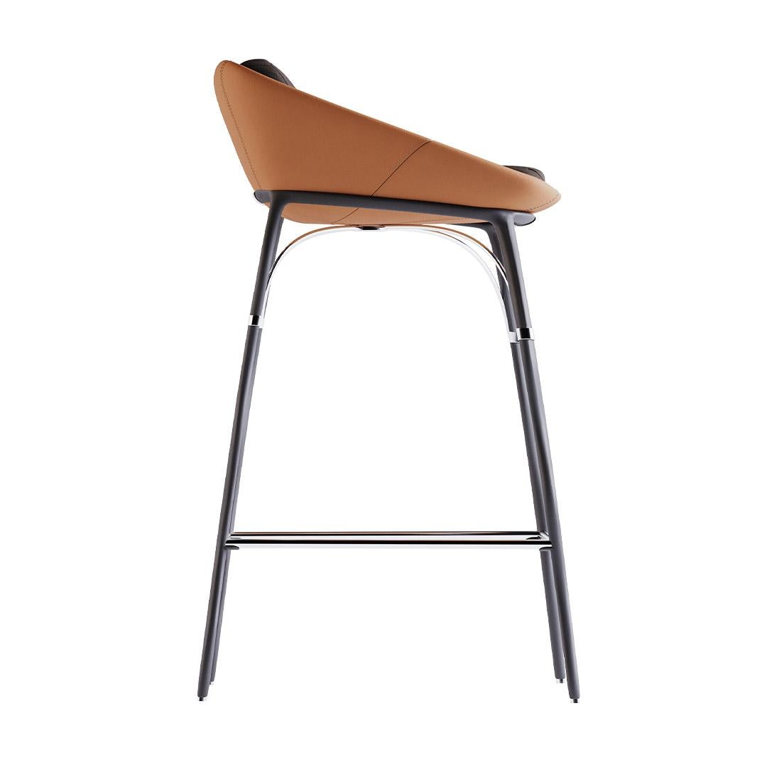 Nero, bar chair

Contemporary outdoor dining chair made with structure: Legs black matte lacquered stainless steel, Metallic details in copper-plated stainless steel, Upholstery: Acrylic fabric and outdoor leather

The Nero bar chair finds its