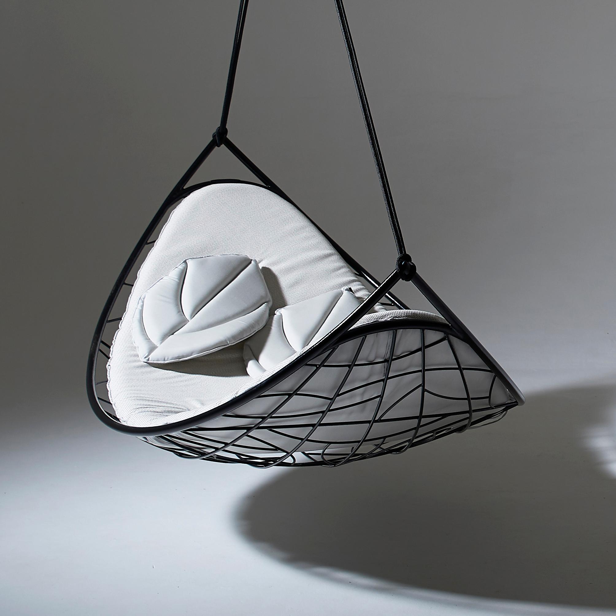 The Melon hanging lounger's organic shape is reminiscent of a slice of fruit like a melon.

It is inspired by a hammock – but with its structured hard frame it will not fold in and is thus hugely comfortable. It is comfortable with ample room to