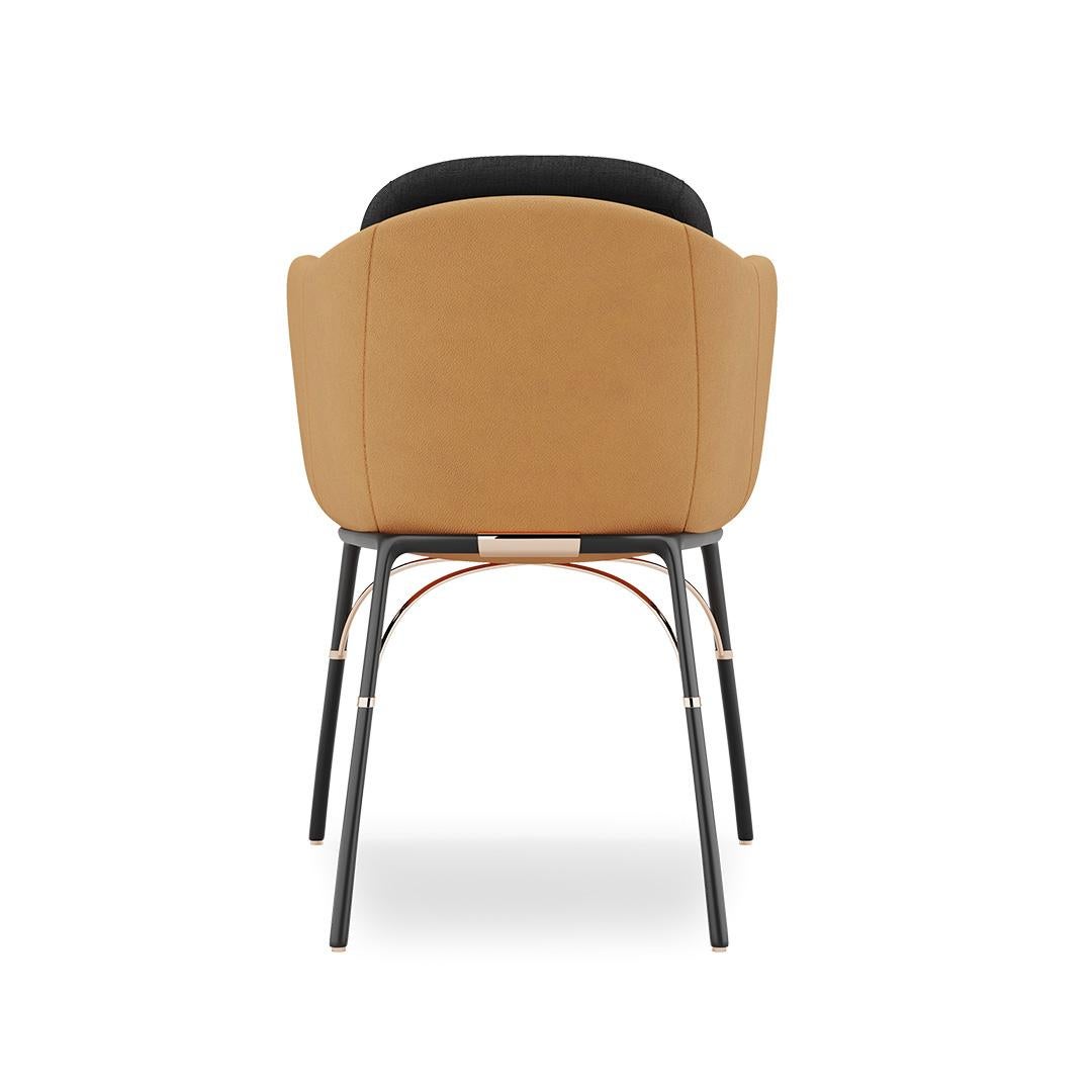 Nero, chaise de salle à manger

Chaise de salle à manger d'extérieur contemporaine en structure : Pieds en acier inoxydable laqué mat noir, détails métalliques en acier inoxydable cuivré, Rembourrage : Tissu acrylique et cuir d'extérieur

La