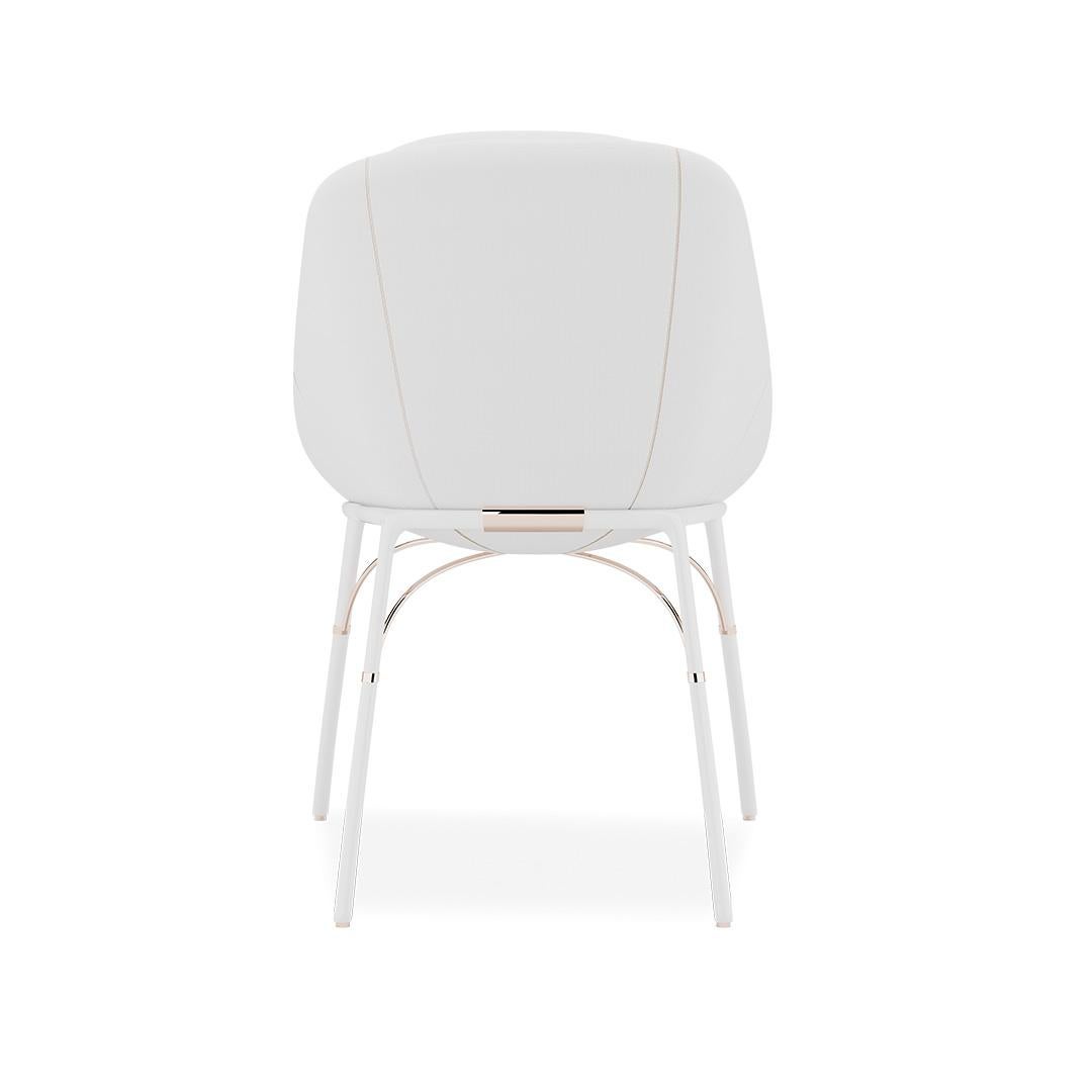 Nero - Silla de comedor

El sillón de comedor Nero encarna la elegancia moderna, con sus líneas limpias y su forma esculpida. Diseñada cuidadosamente con líneas depuradas y materiales de primera calidad, esta silla consigue el equilibrio perfecto