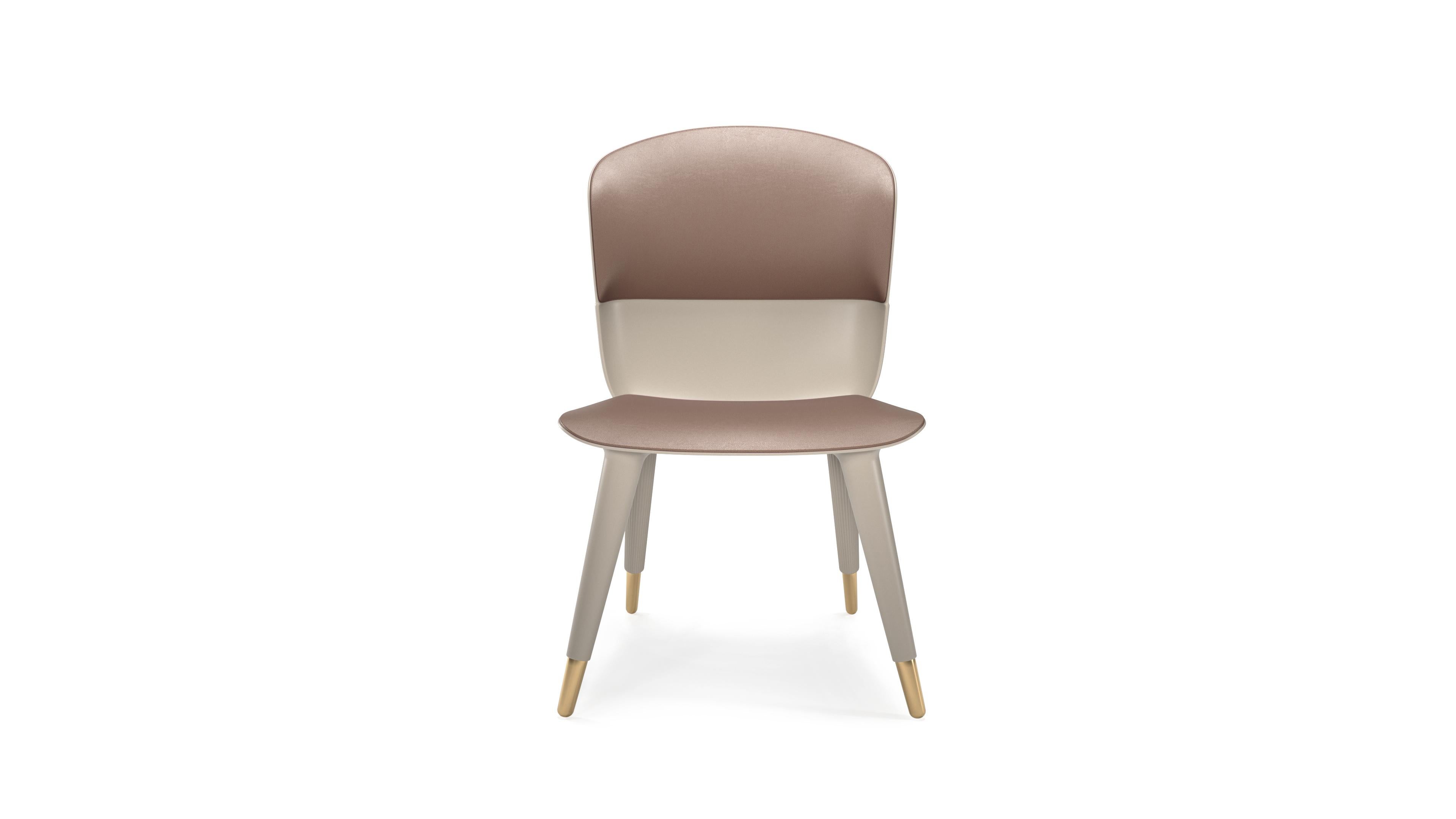 Portugais The Moderns Dining Chair with brown Leather (chaise de salle à manger moderne pour l'extérieur)  en vente
