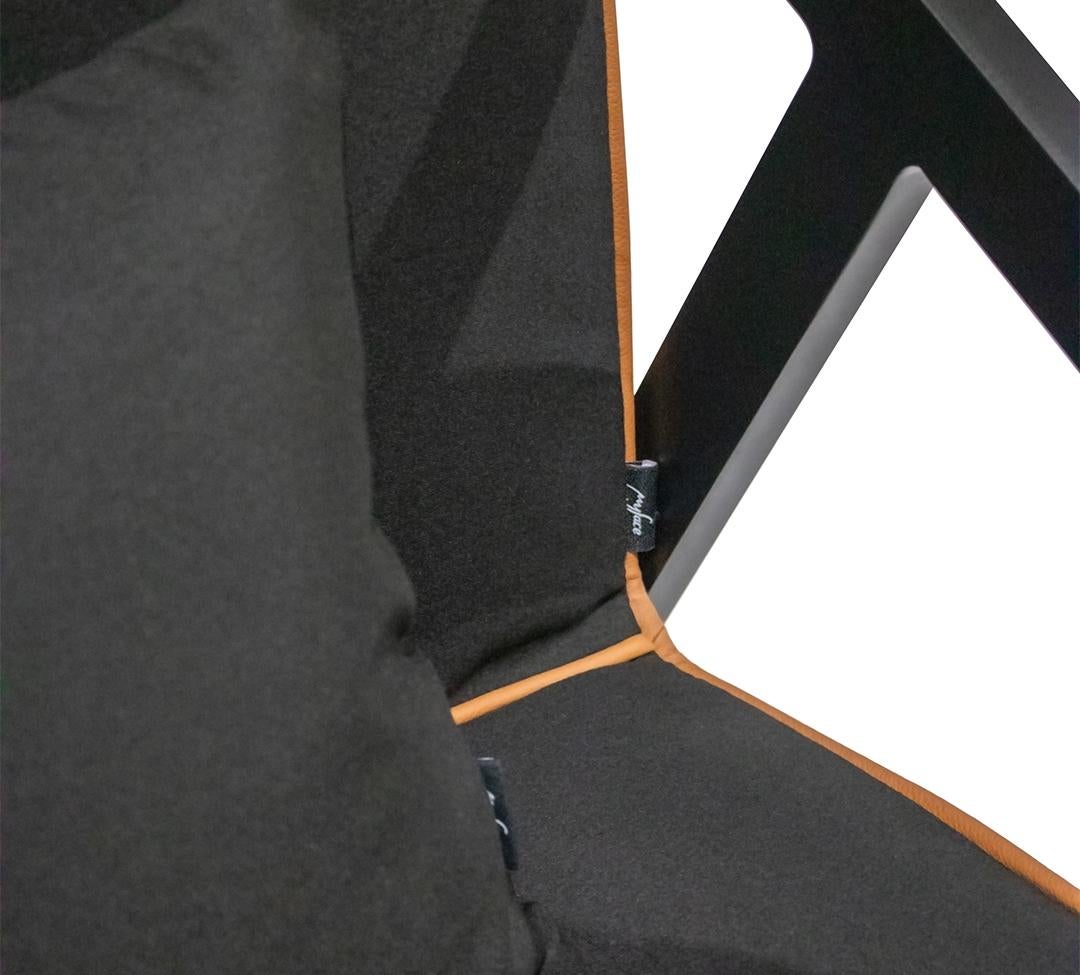 Moderner Schleifenstuhl für den Außenbereich mit schwarzem Stoff und braunem, wasserdichtem Leder (Portugiesisch) im Angebot