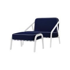 Chaise longue d'extérieur bleu marine avec sangles en cuir