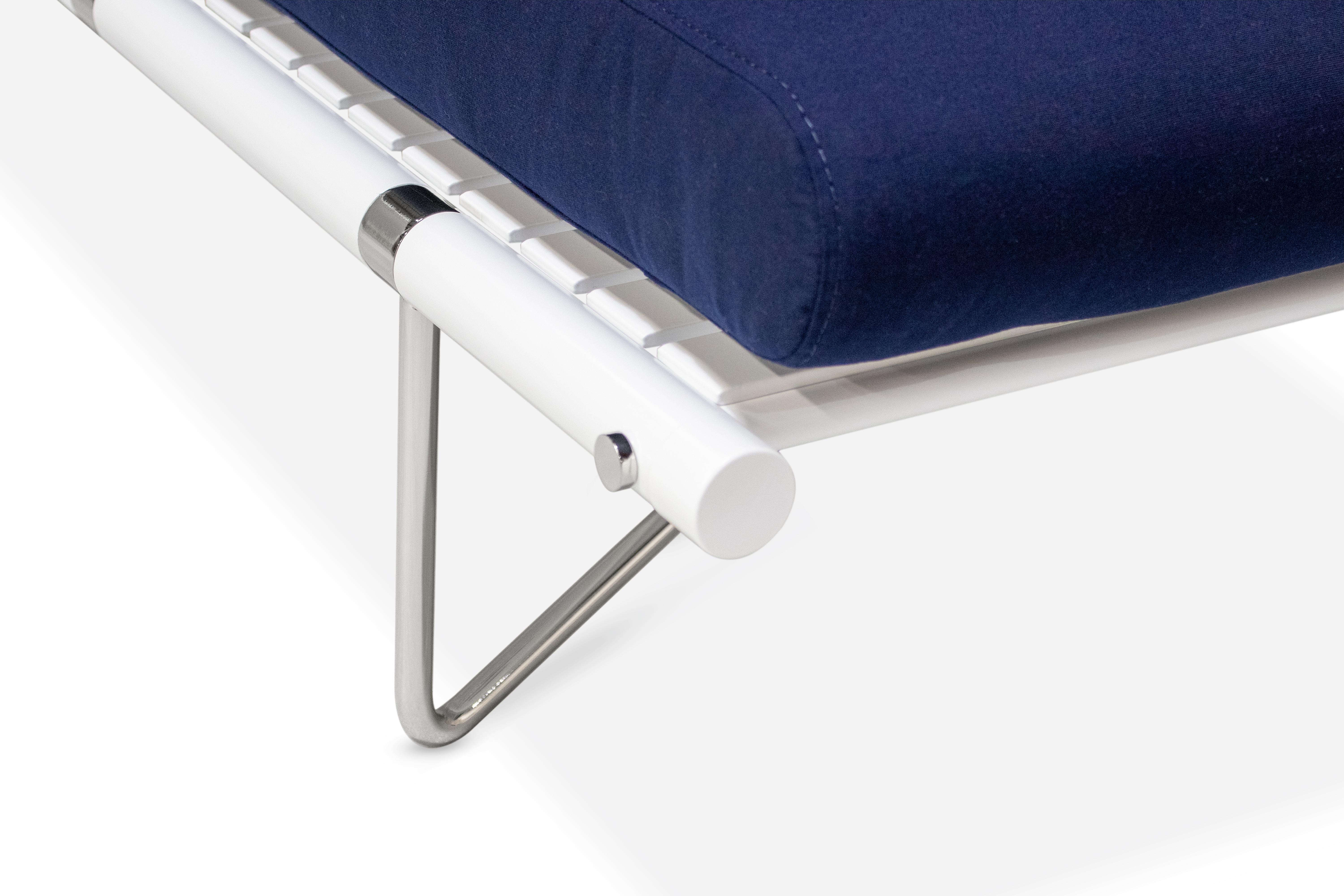 Anpassbares Sonnenbett mit wasserdichten blauen,stoffbeschichteten Beinen und Lederriemen im Angebot 2