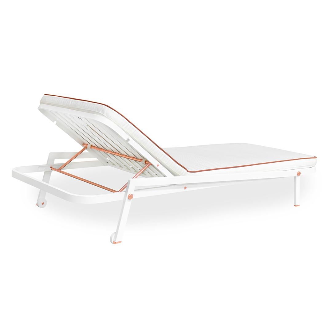 Modern Outdoor Daybed in White Fabric/Leather with Lacquered Aluminium Legs In New Condition For Sale In Santo Tirso, PT