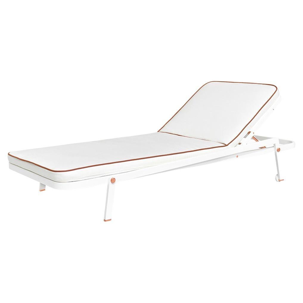 Modern Outdoor Sunbed Waterproof White Fabric/Leather Aluminium Lacquered Legs