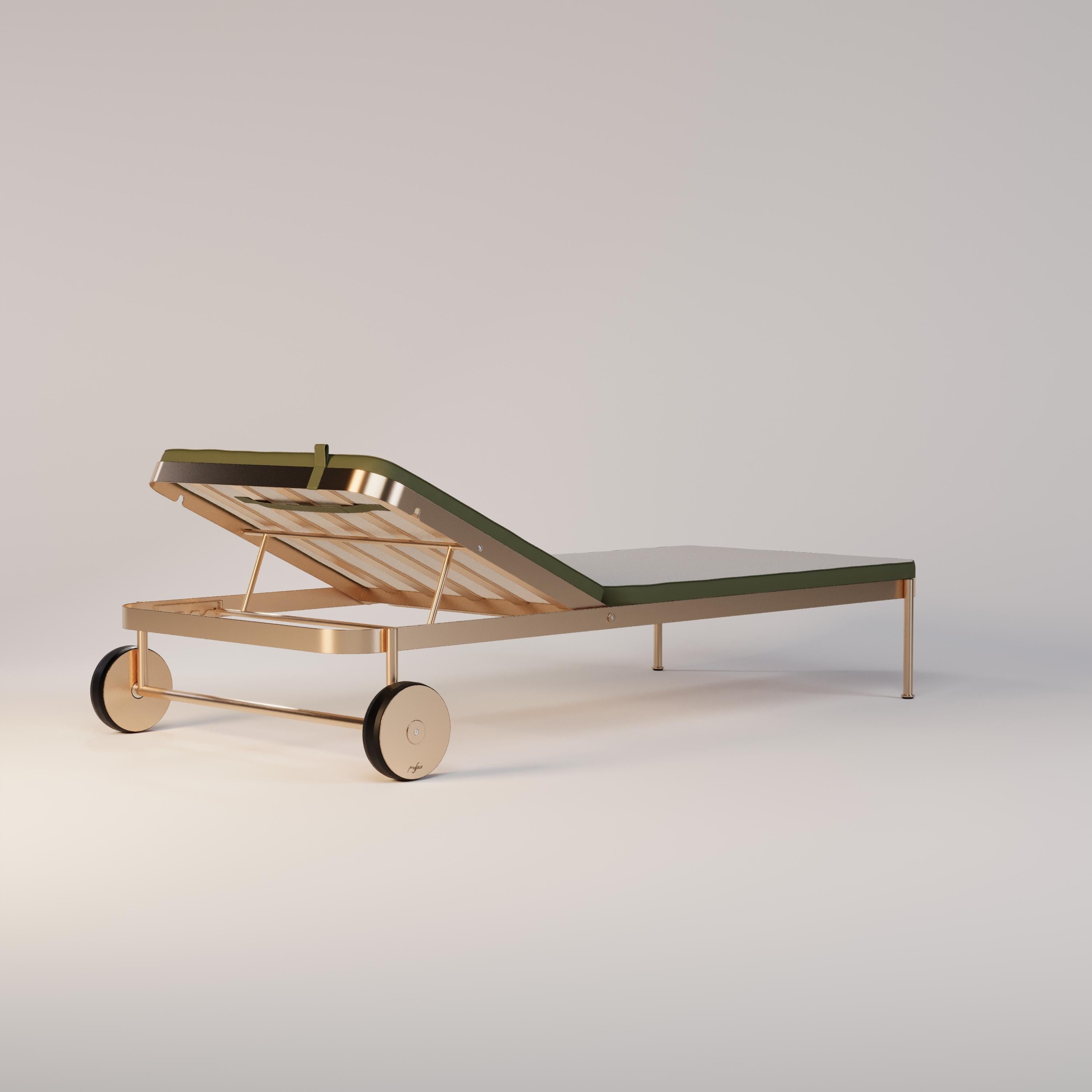 Brossé Salon d'extérieur contemporain avec cadre recouvert d'or en vente