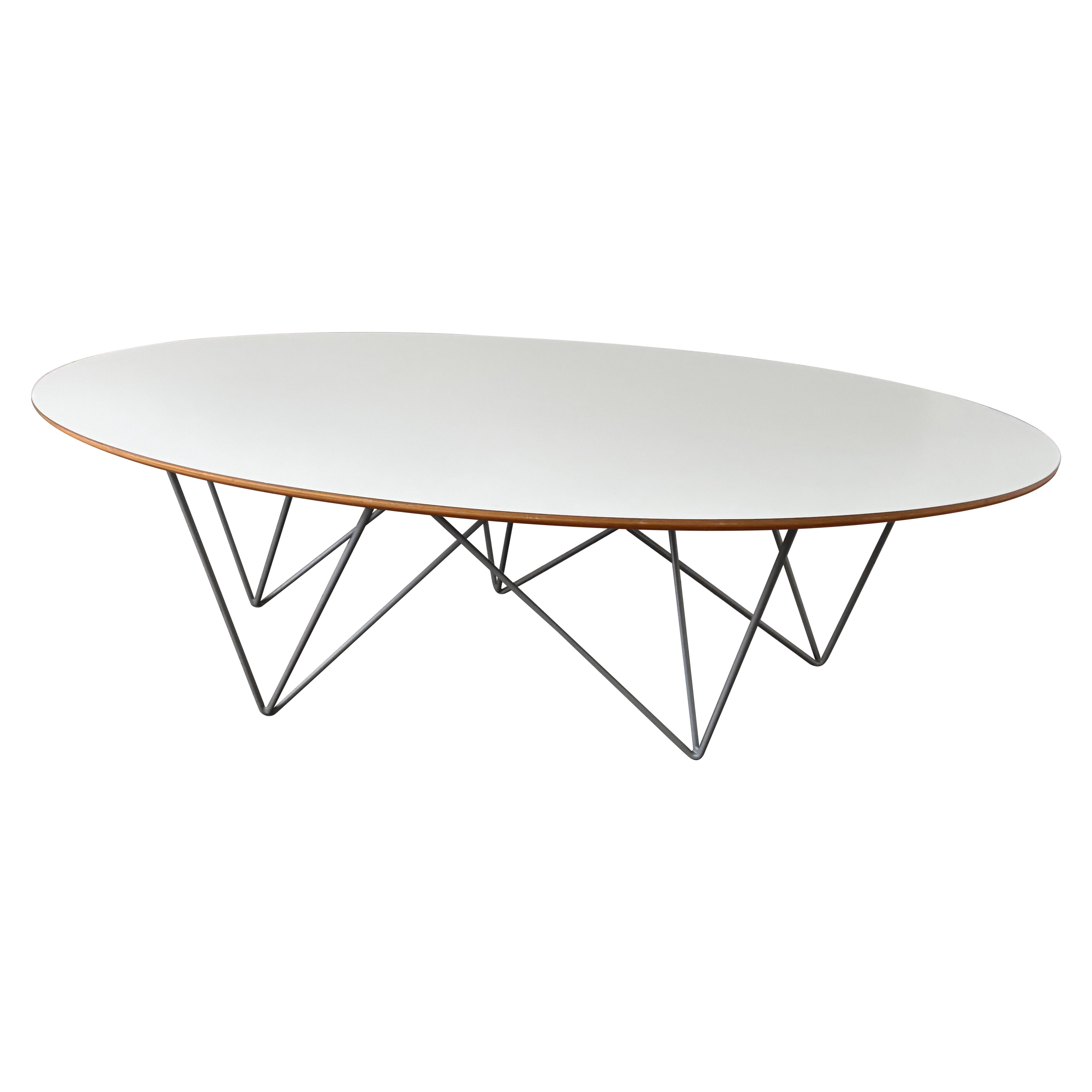 Table basse ovale moderne en vente
