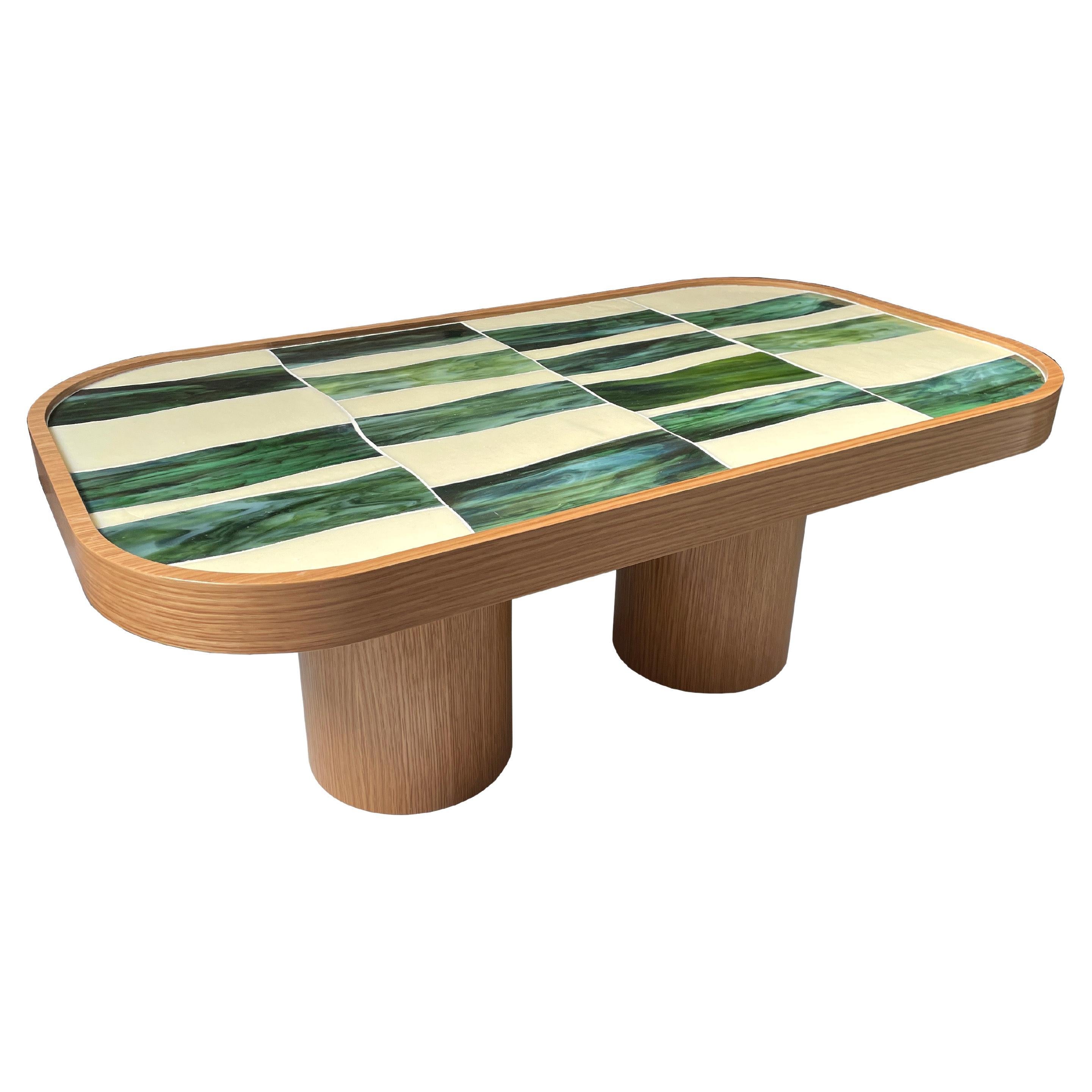 Table basse ovale moderne en chêne, base cylindrique et verre par Ercole Home en vente