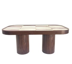 Tavolino da caffè moderno ovale con base a cilindro in noce e vetro lavanda e avorio