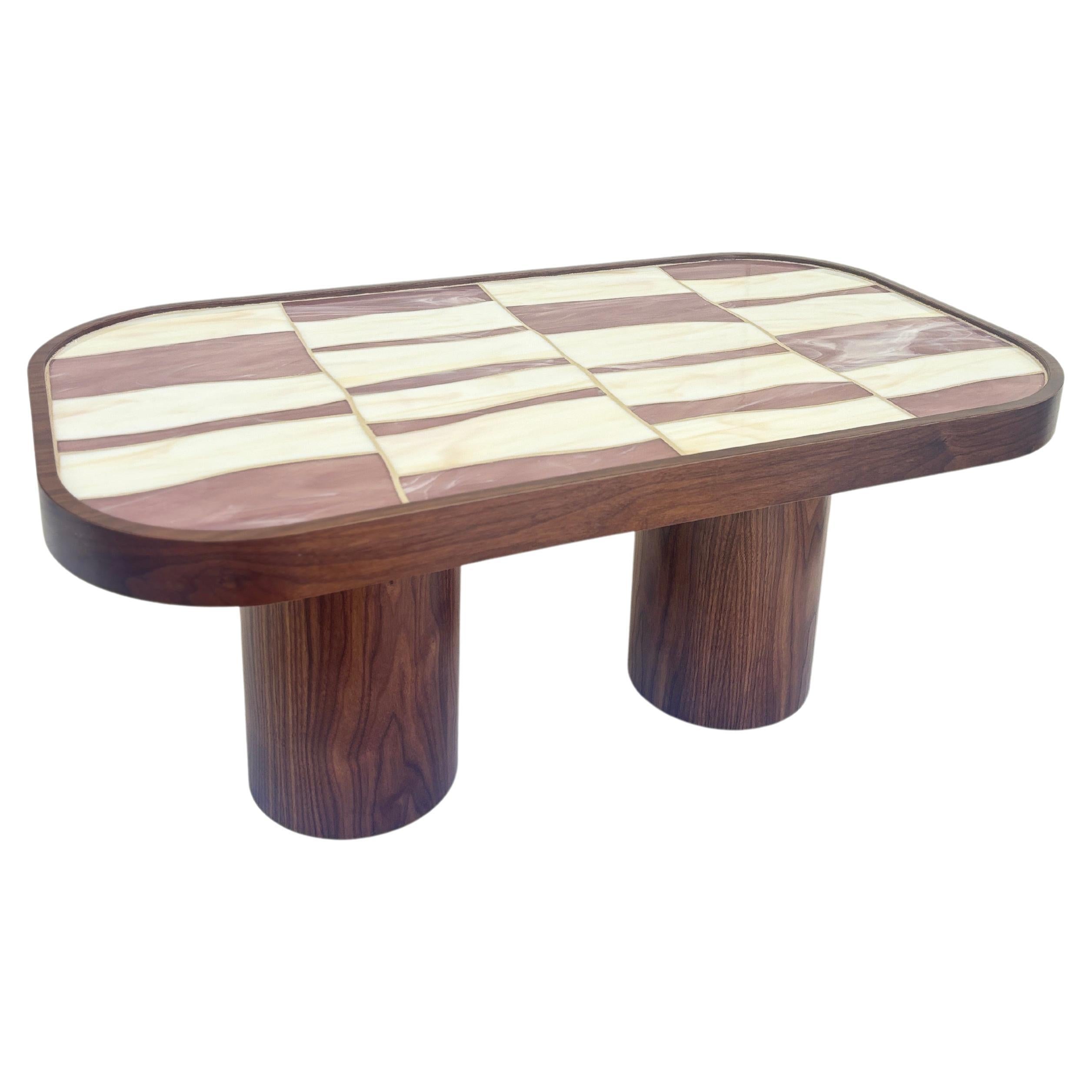 Table basse ovale moderne avec base cylindrique en bois de noyer et verre par Ercole Home