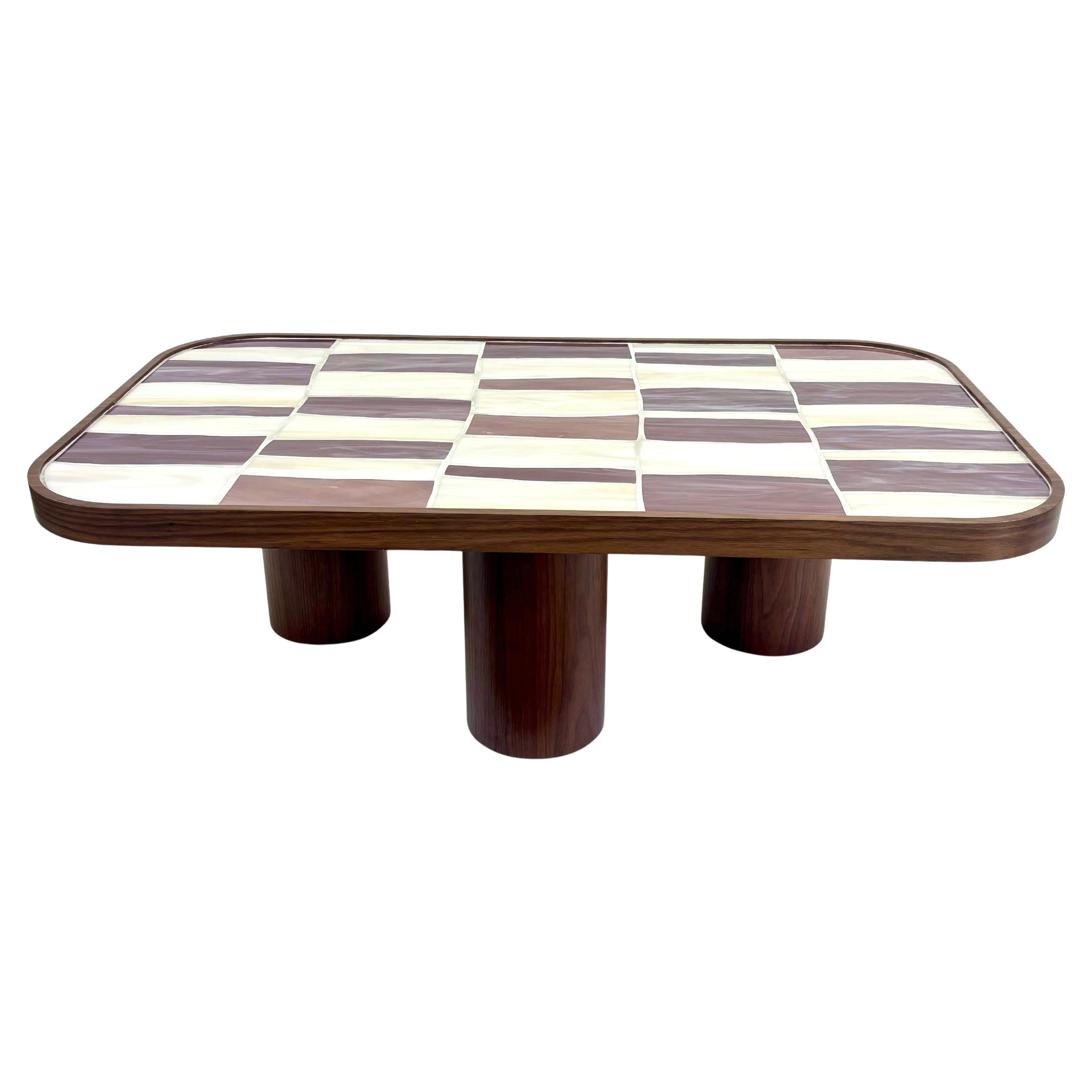 Moderner ovaler Couchtisch aus Nussbaumholz mit Zylindersockel und Glas von Ercole Home