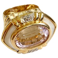 Modern Oval Faceted Kunzite & Mother of Pearl 14 Karat Yellow Gold Fashion Ring