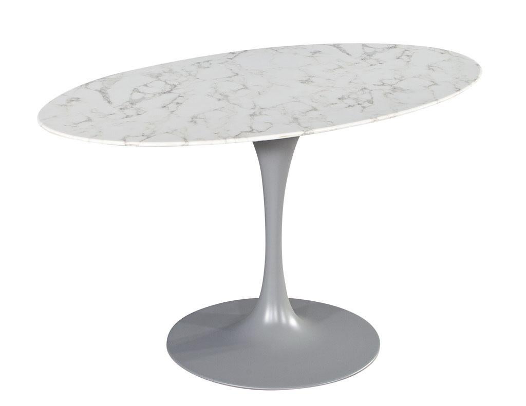 Italian Modern Oval Marble Top Table in the Style of Eero Saarinen Pedestal Table For Sale