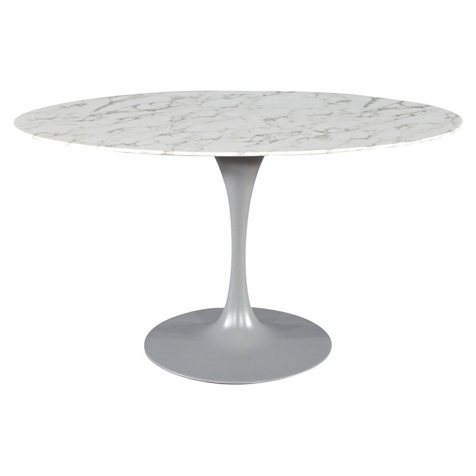Table ovale moderne à plateau en marbre dans le style d'Eero Saarinen Table à piédestal