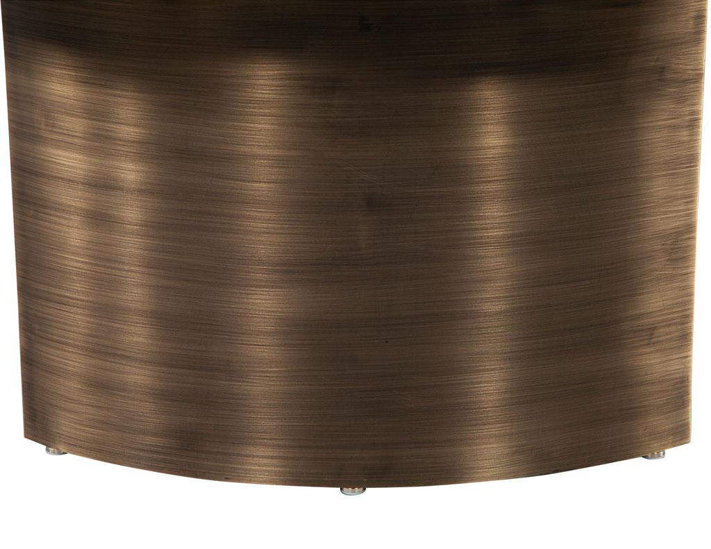 Table de salle à manger ovale moderne en chêne avec piédestaux en métal incurvés en vente 3