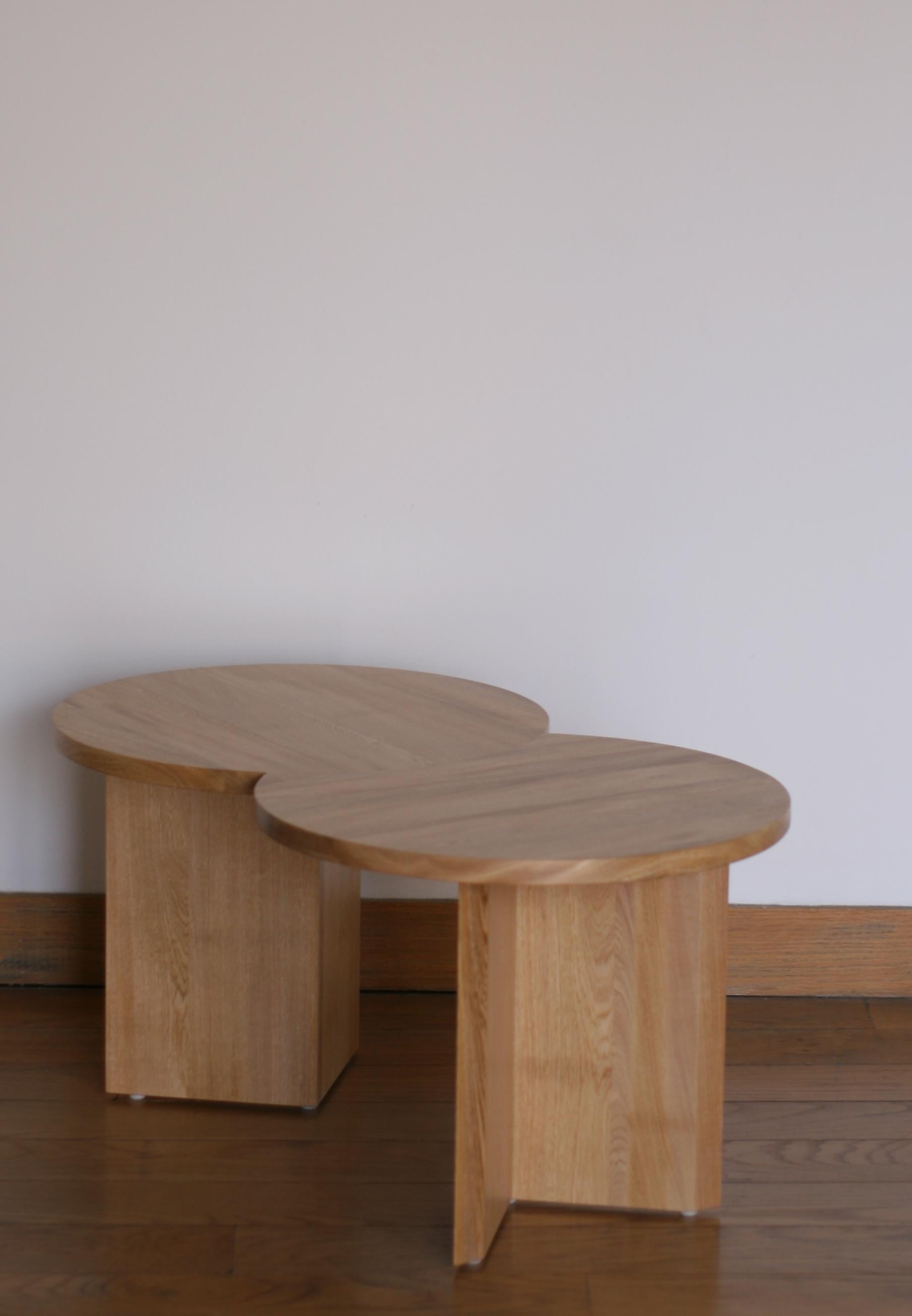 Modern Oval Oak Wood Coffee or Side Table  In New Condition For Sale In Mexico, MX
