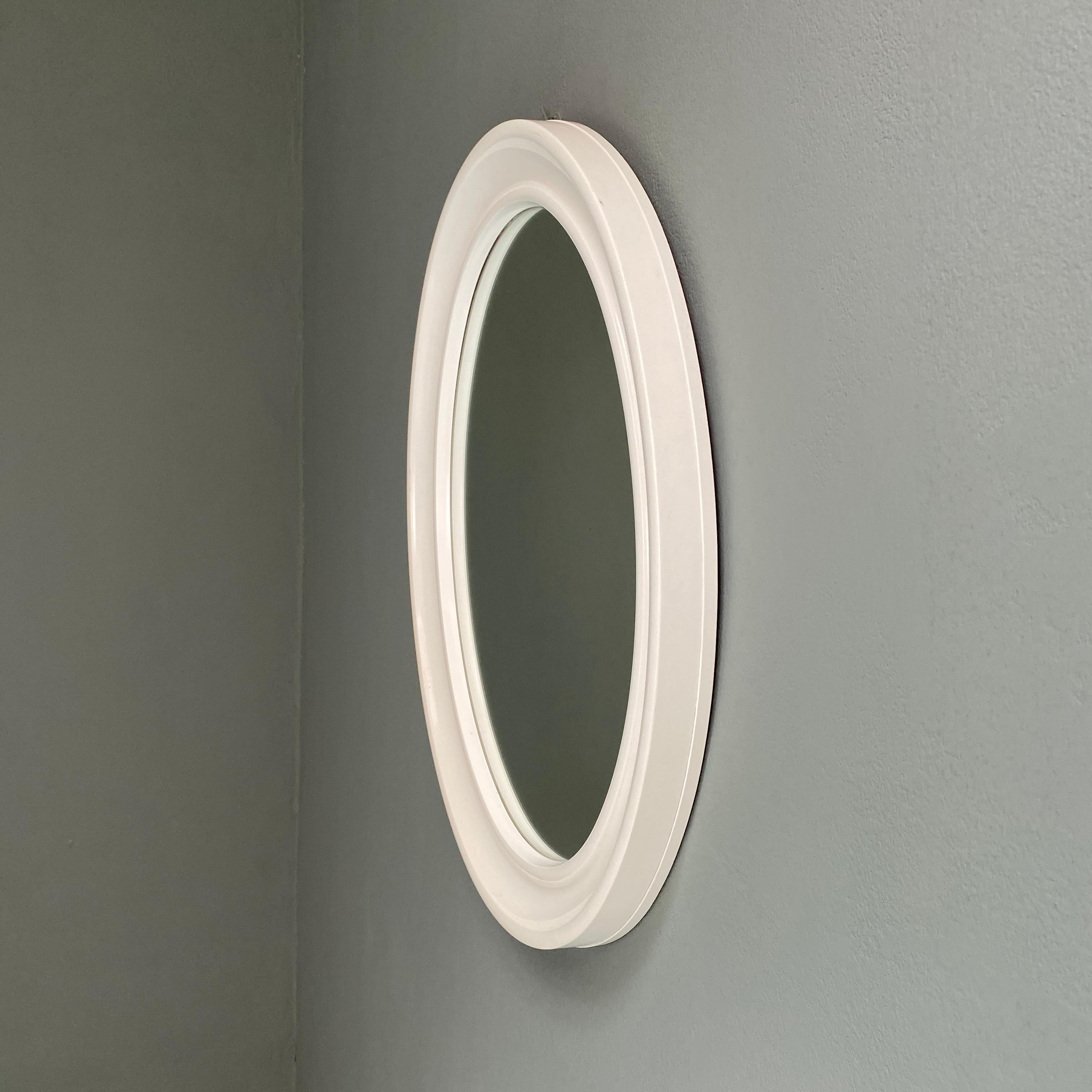 Modern Oval White Plastic Mirror by Carrara & Matta, 1980s For Sale 4