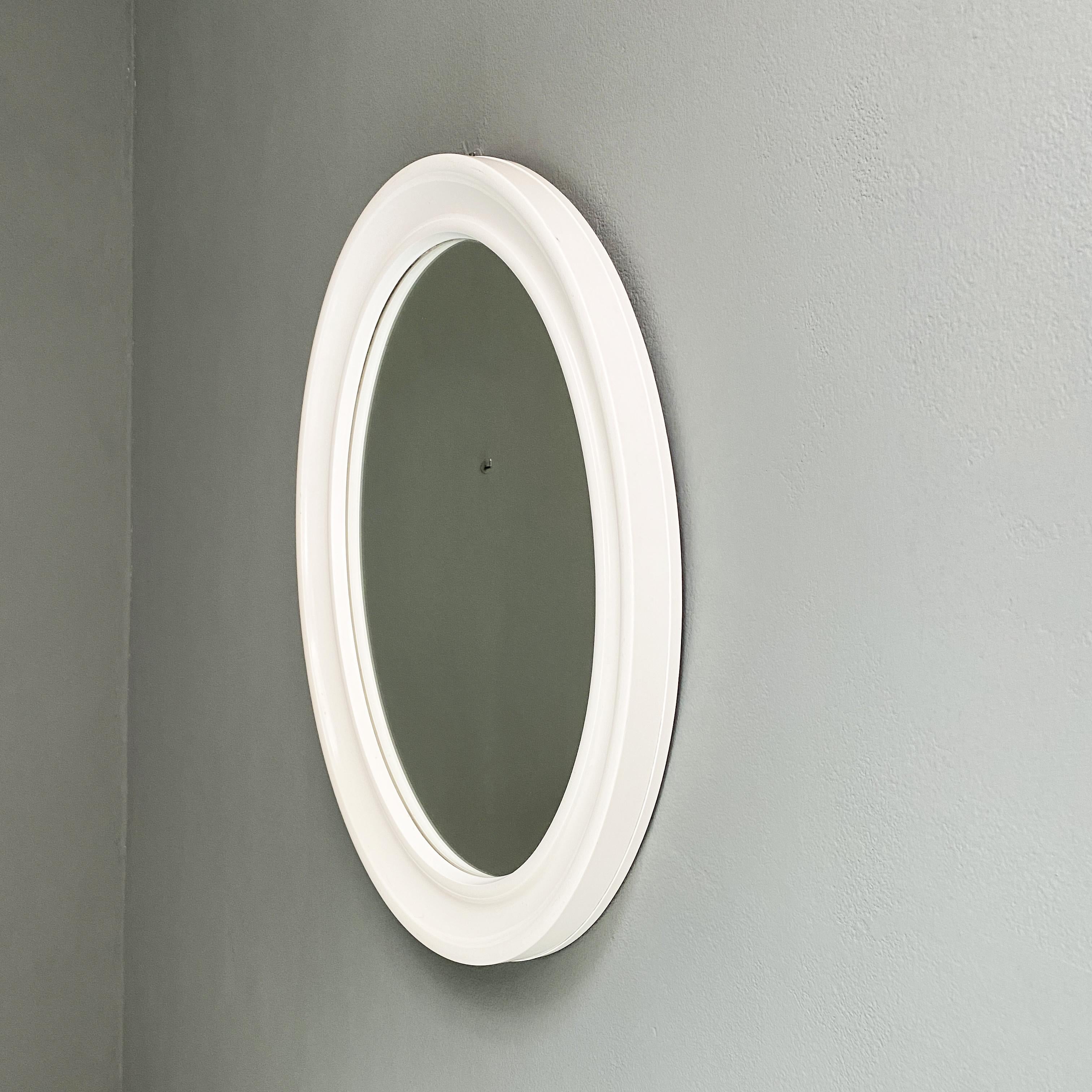 Modern Oval White Plastic Mirror by Carrara & Matta, 1980s For Sale 5