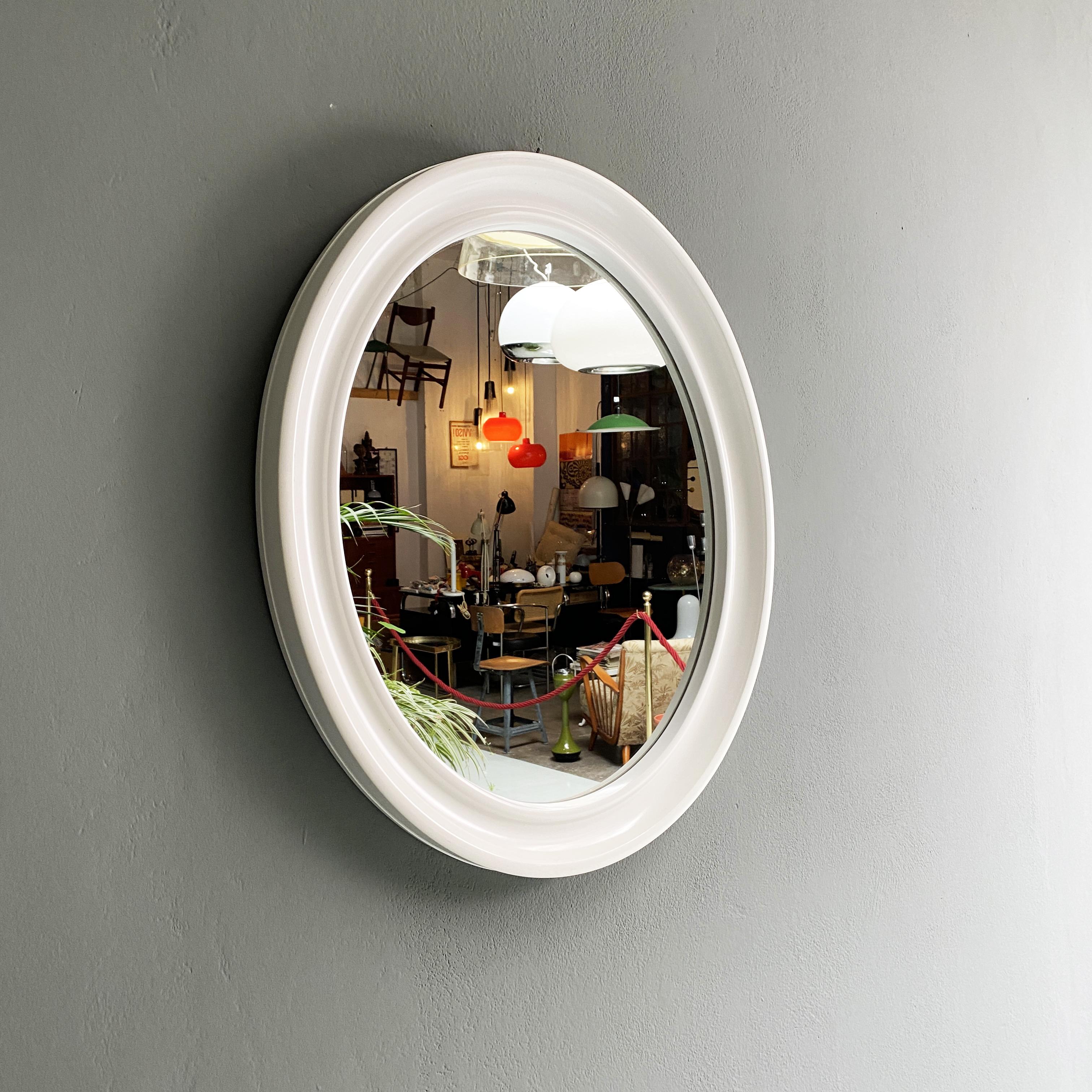 Late 20th Century Modern Oval White Plastic Mirror by Carrara & Matta, 1980s For Sale