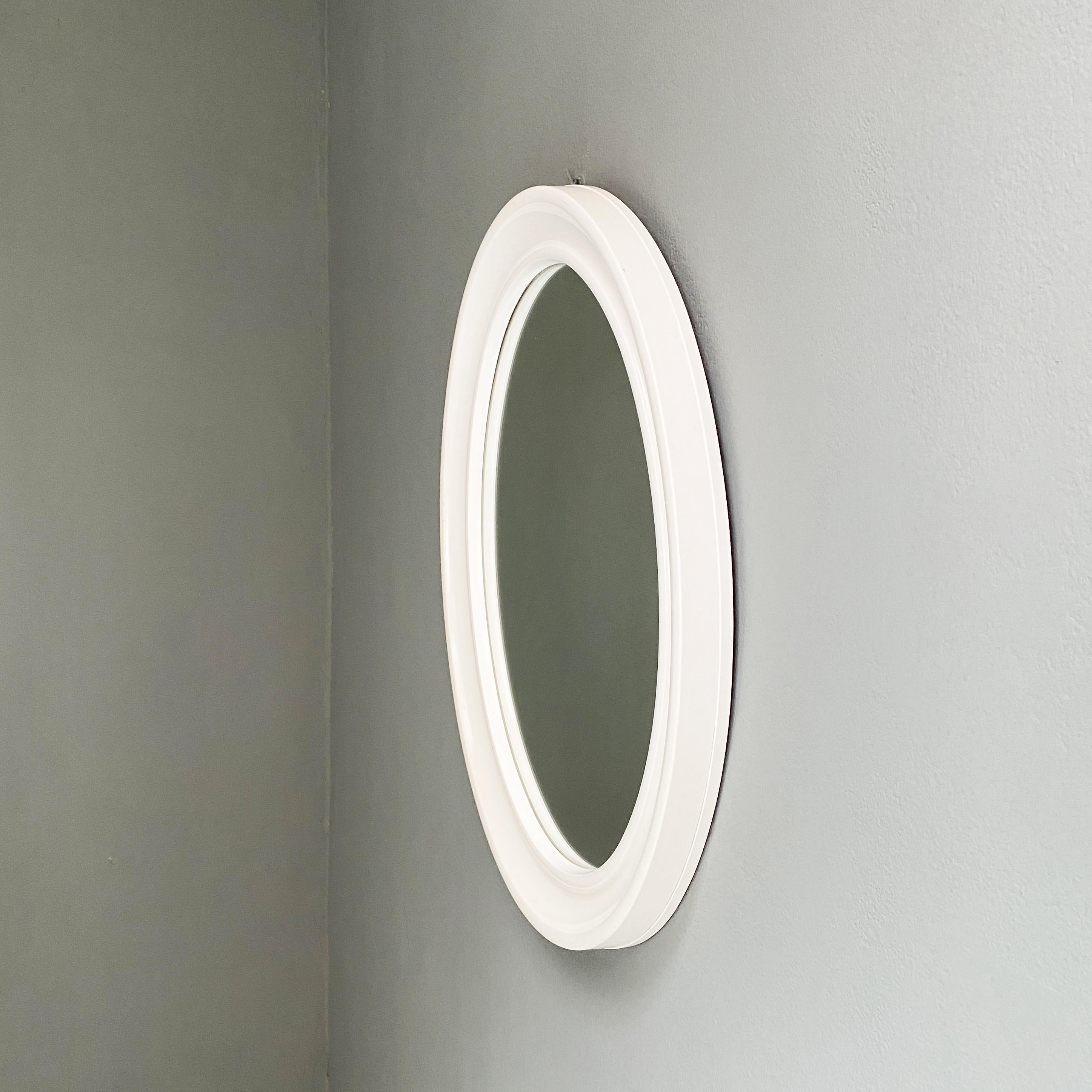Modern Oval White Plastic Mirror by Carrara & Matta, 1980s For Sale 1