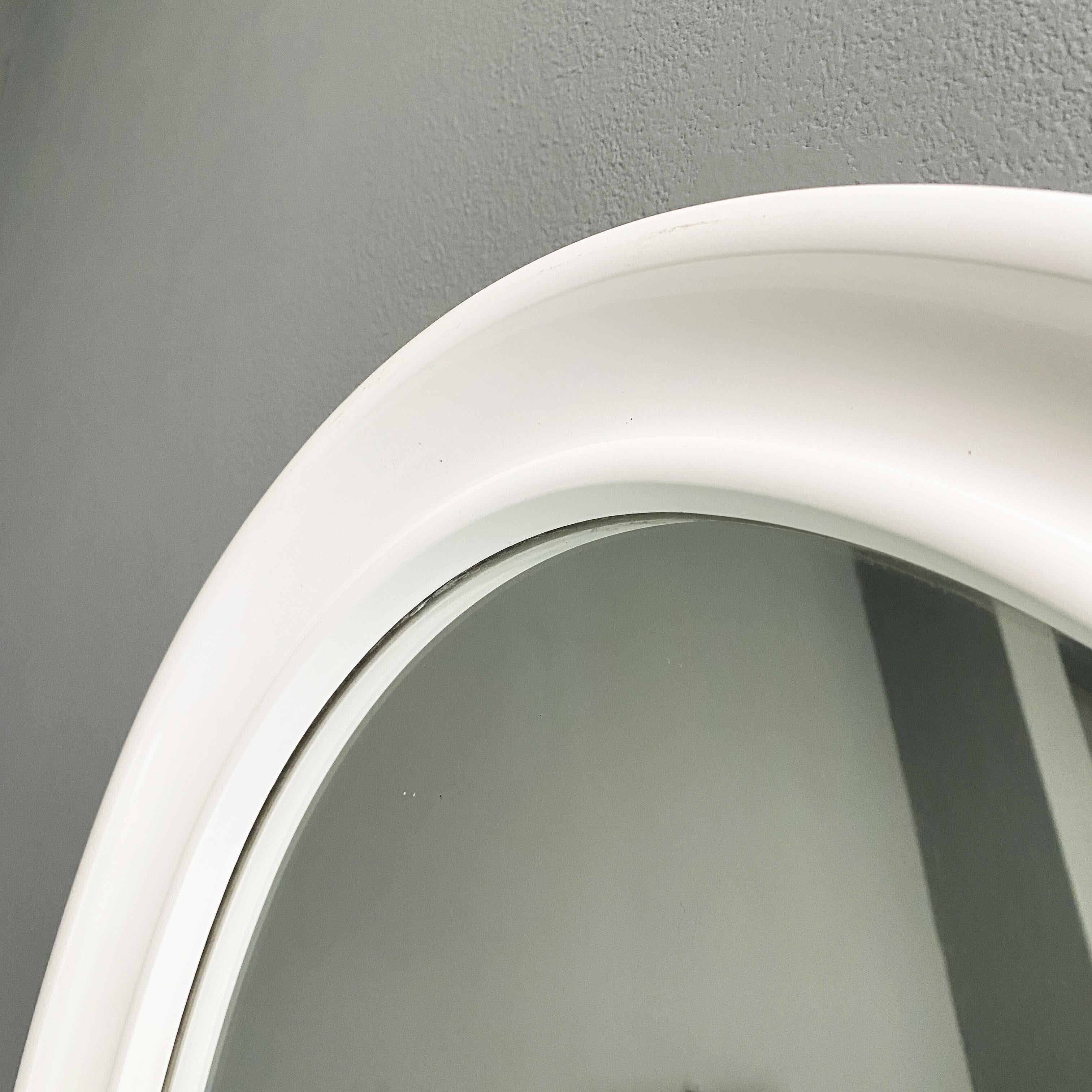 Modern Oval White Plastic Mirror by Carrara & Matta, 1980s For Sale 3