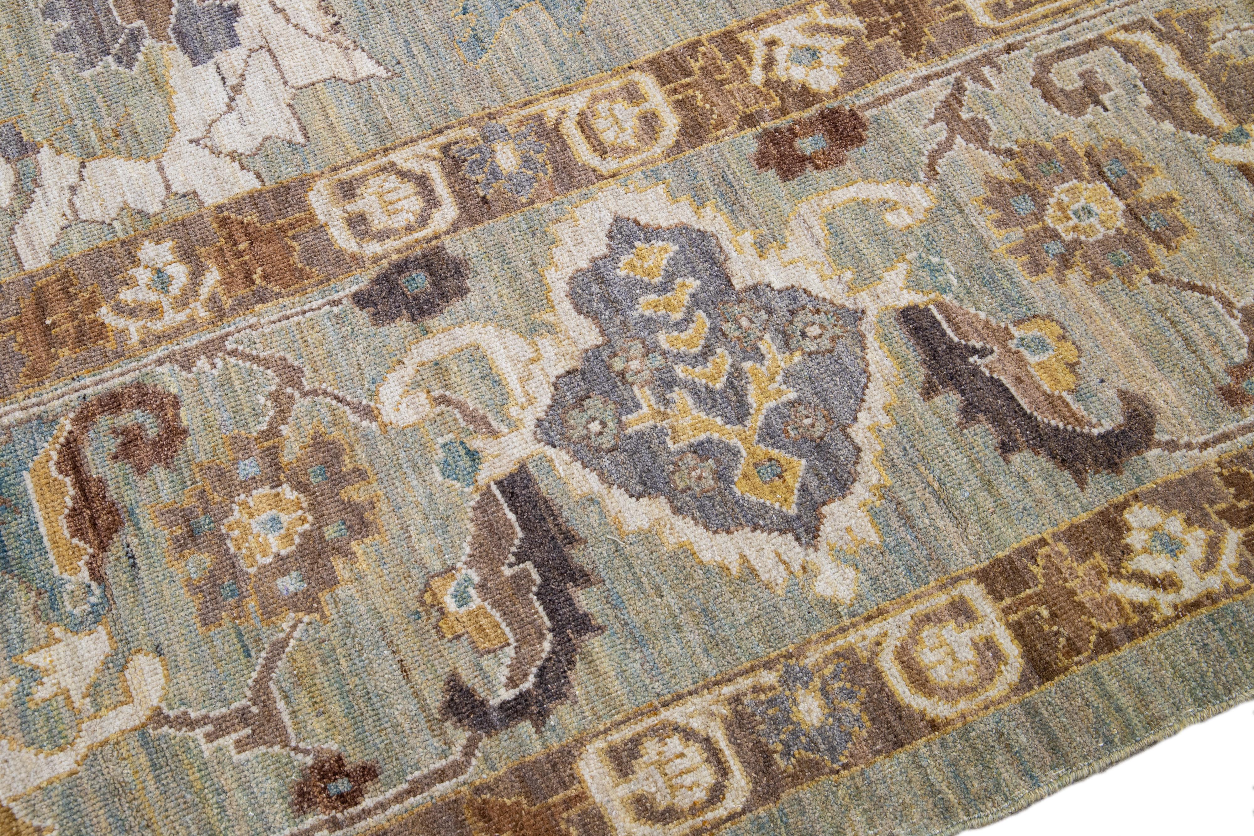 Moderner moderner übergroßer handgefertigter Sultanabad-Teppich aus grauer und blauer Wolle mit Blumenmuster im Zustand „Neu“ im Angebot in Norwalk, CT