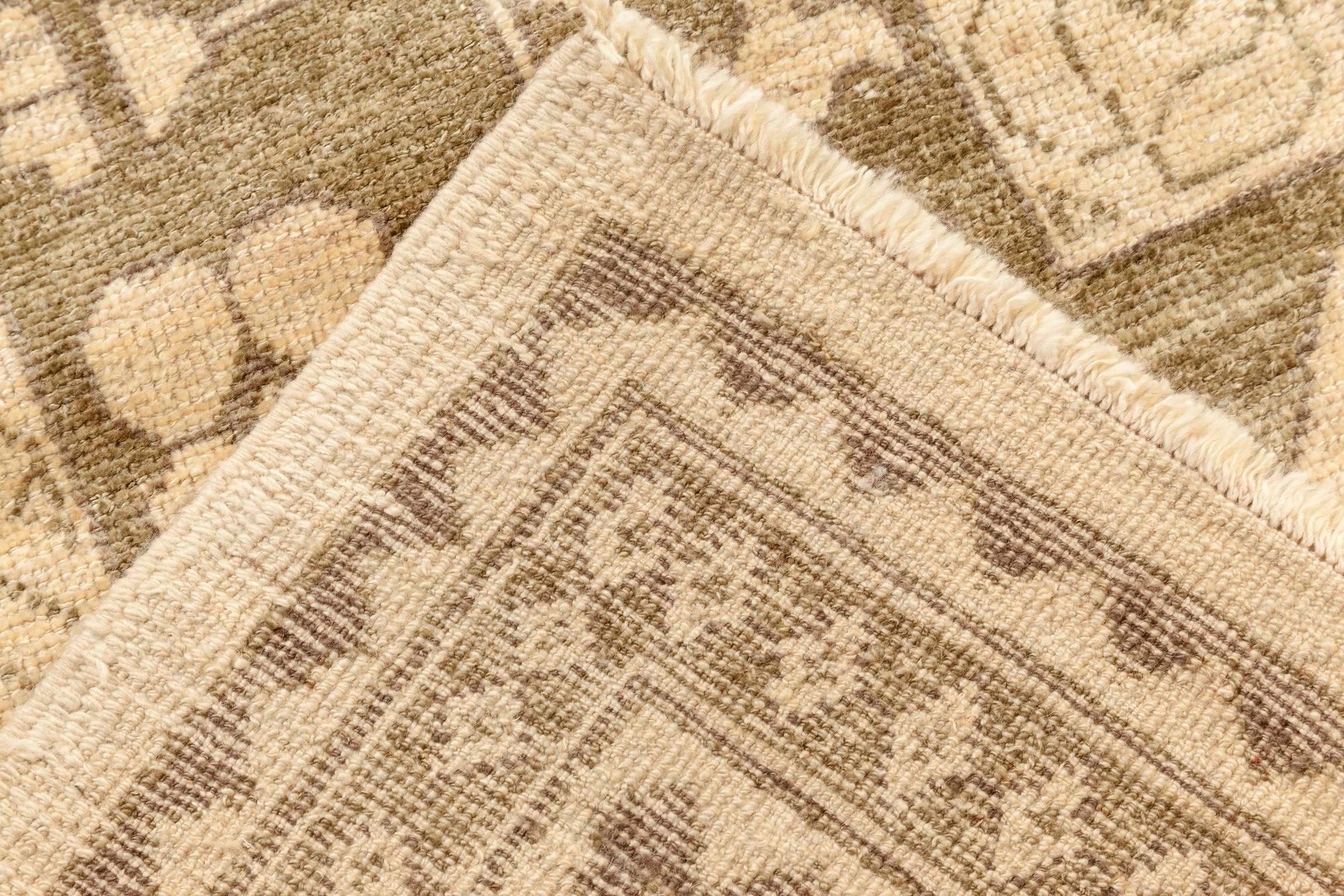 Modern Oversized Oushak Style Rug in Neutral Tones by Doris Leslie Blau In New Condition For Sale In New York, NY