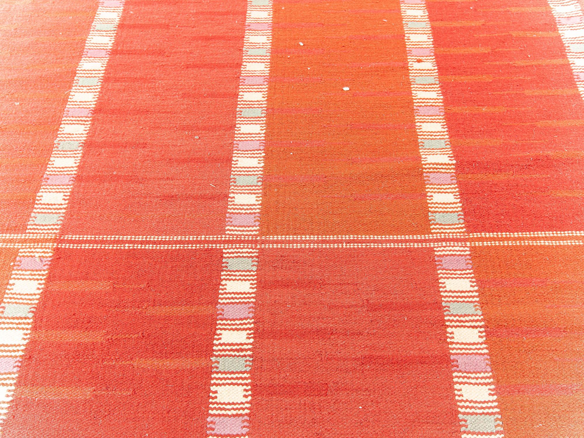Tappeto moderno oversize a trama piatta rosso in stile svedese di Doris Leslie Blau In condizioni Nuovo in vendita a New York, NY