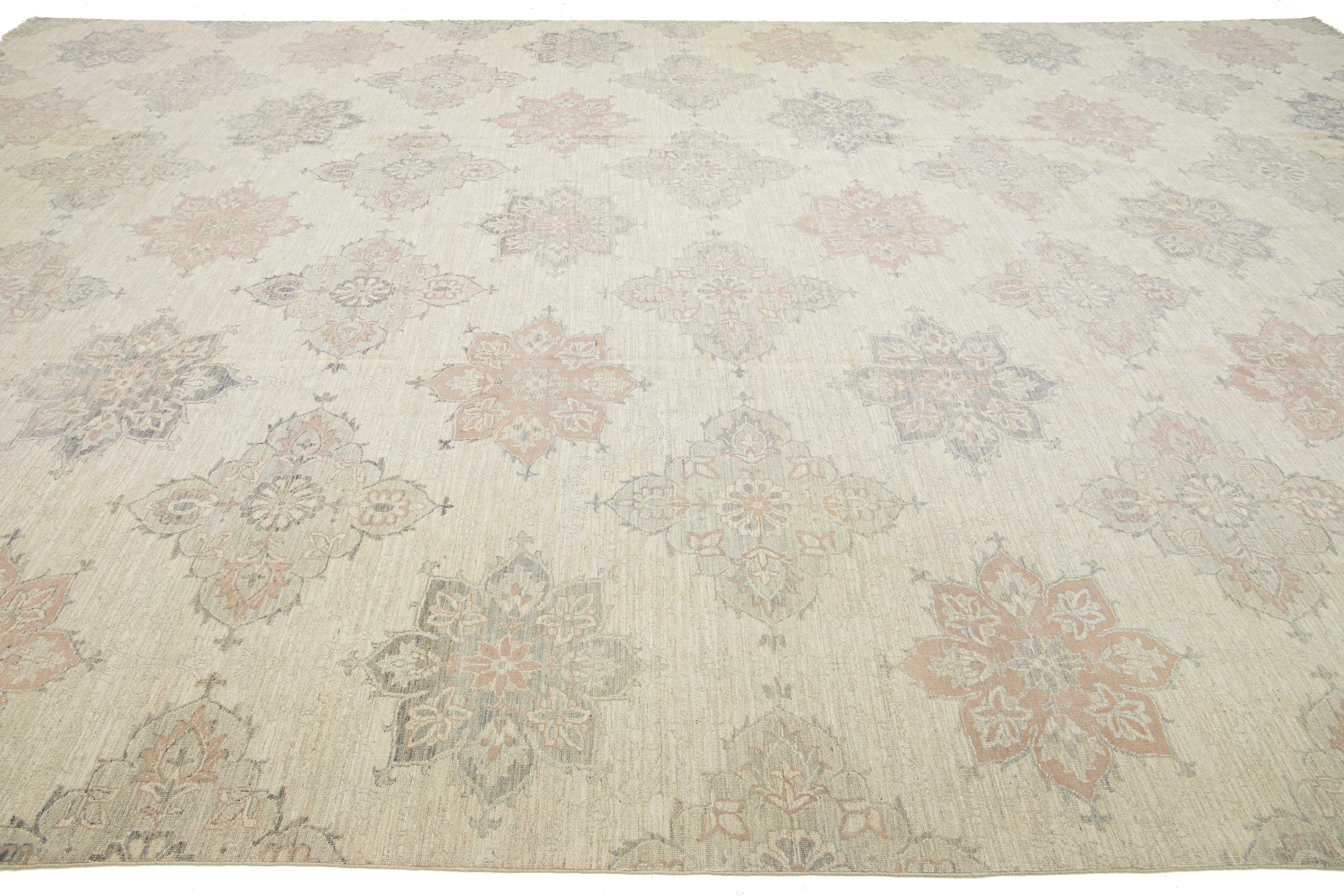 Modern Oversized Transitional Beige Wool Rug With Floral Design In New Condition For Sale In Norwalk, CT