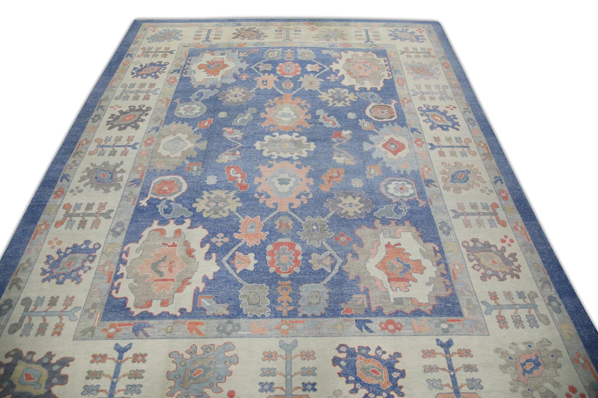 Türkischer Oushak-Teppich in Übergröße aus handgewebter Wolle in Blau & Rosa mit Blumenmuster 13'11