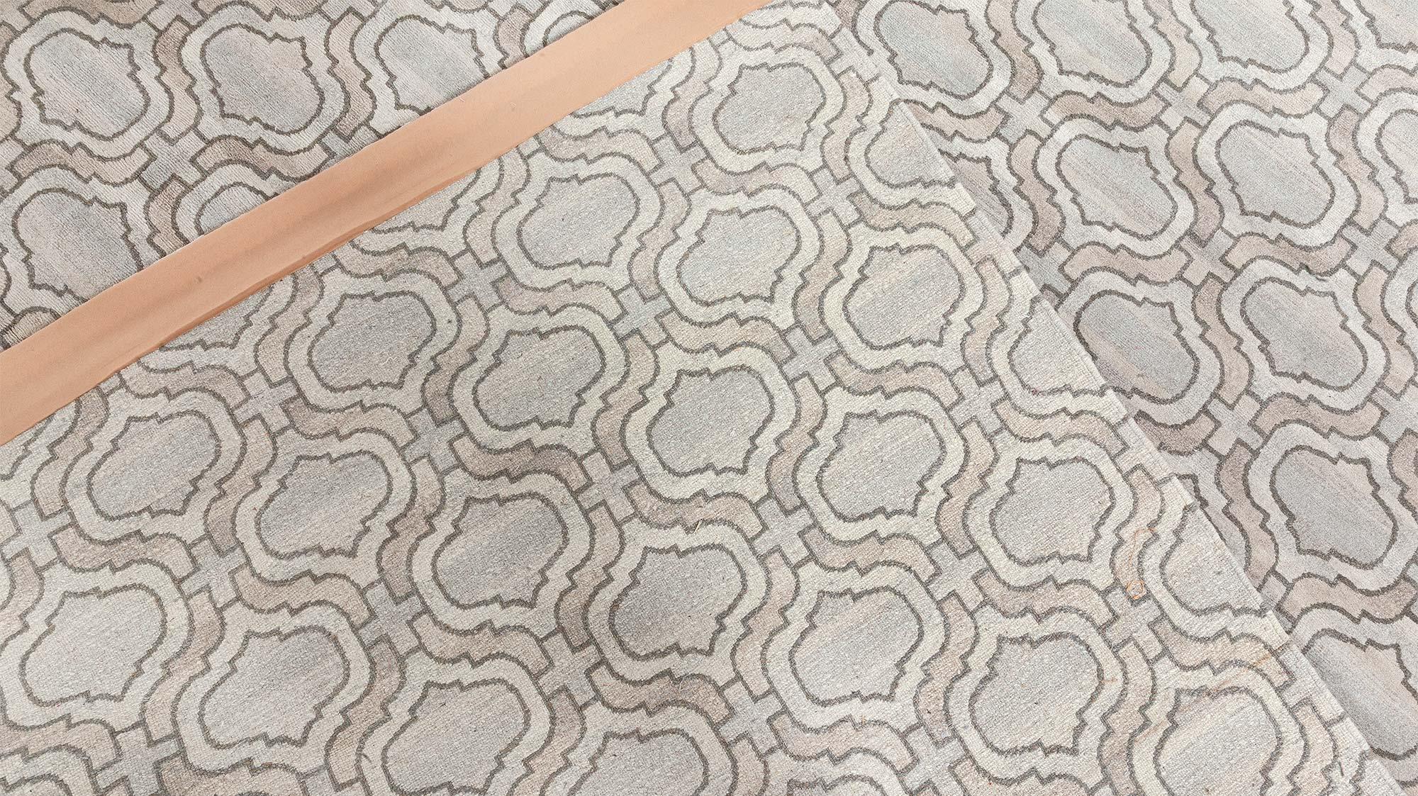 XXI secolo e contemporaneo Tappeto moderno oversize Venetto in lana fatto a mano di Doris Leslie Blau in vendita