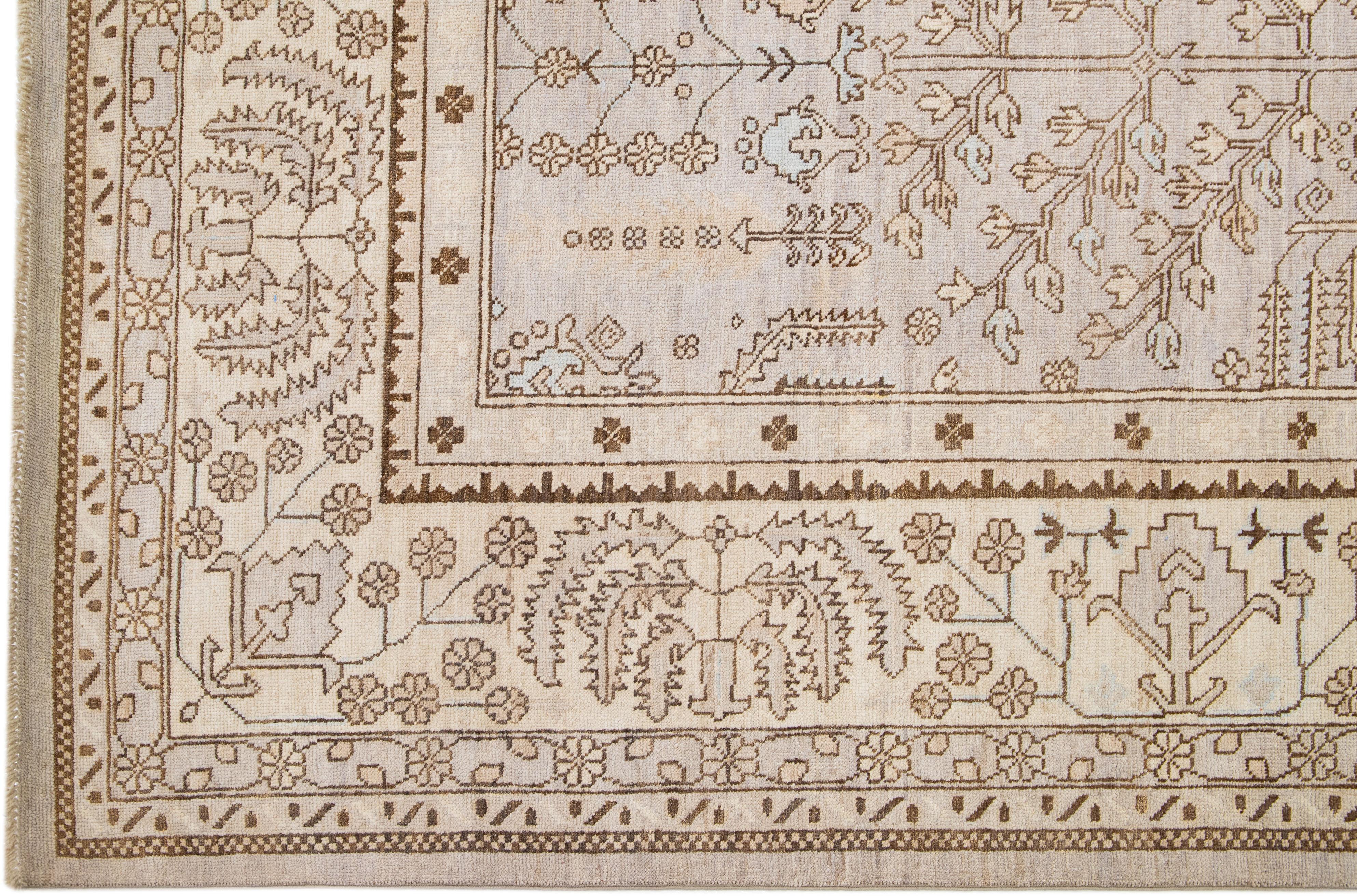 Modern Ovesize Oushak Wool Rug Handmade with Beige Floral Field In New Condition For Sale In Norwalk, CT