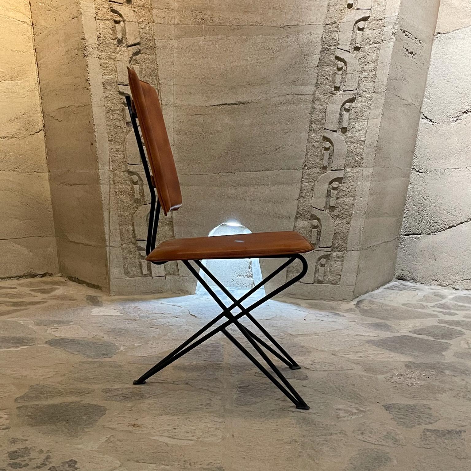Contemporary Pablex Leather Tripod Chair Pablo Romo for AMBIANIC For Sale