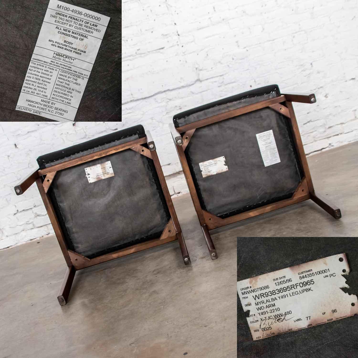 Modernes Paar moderner Sessel aus schwarzem und Nussbaumholz mit Akzent oder Esszimmerstühlen von Haworth im Angebot 4