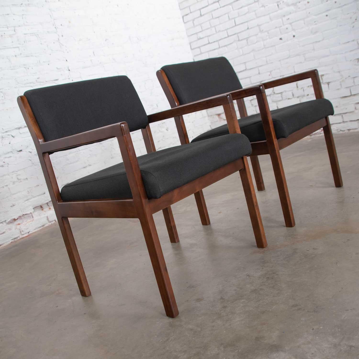 Modern Pair of Black and Walnut Tone Wood Accent or Dining Armchairs by Haworth In Good Condition For Sale In Topeka, KS