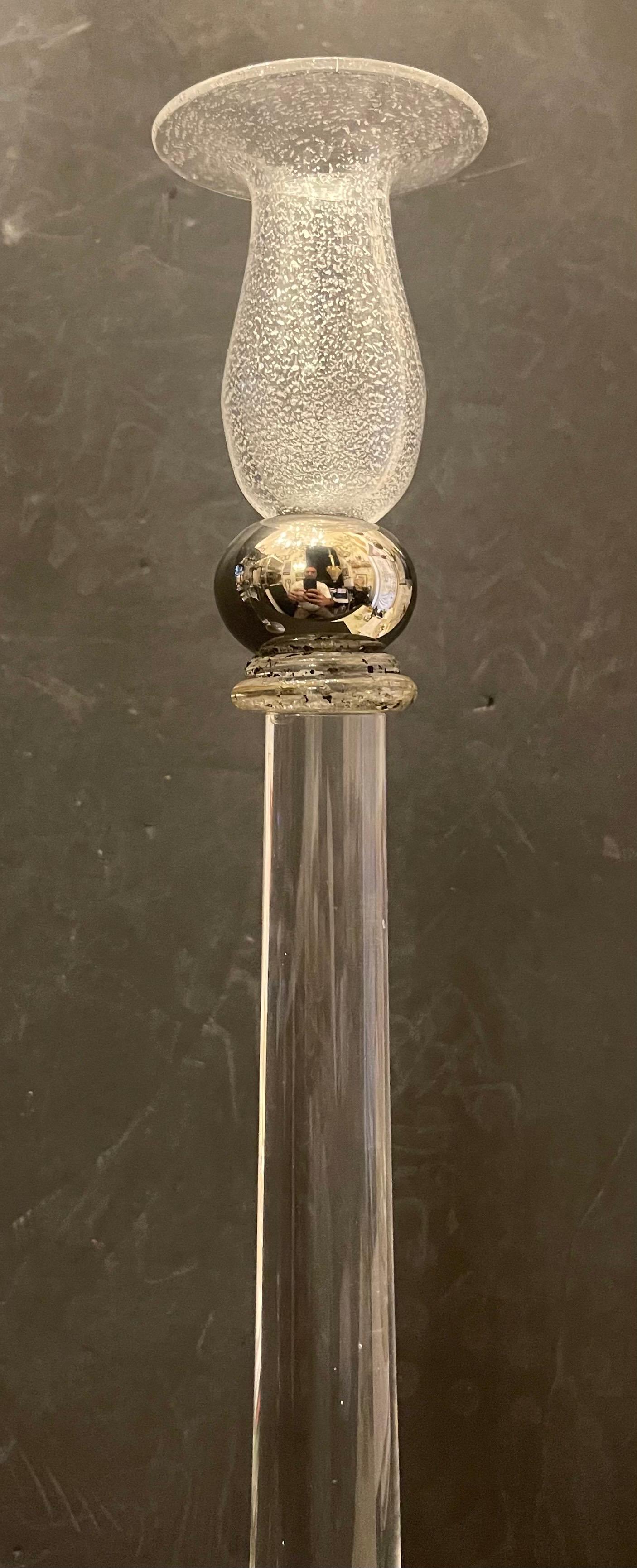 Modernes Paar Lorin Marsh Murano Klar Silber Flake Art Glas Seguso Kerzenständer, Paar im Zustand „Gut“ im Angebot in Roslyn, NY