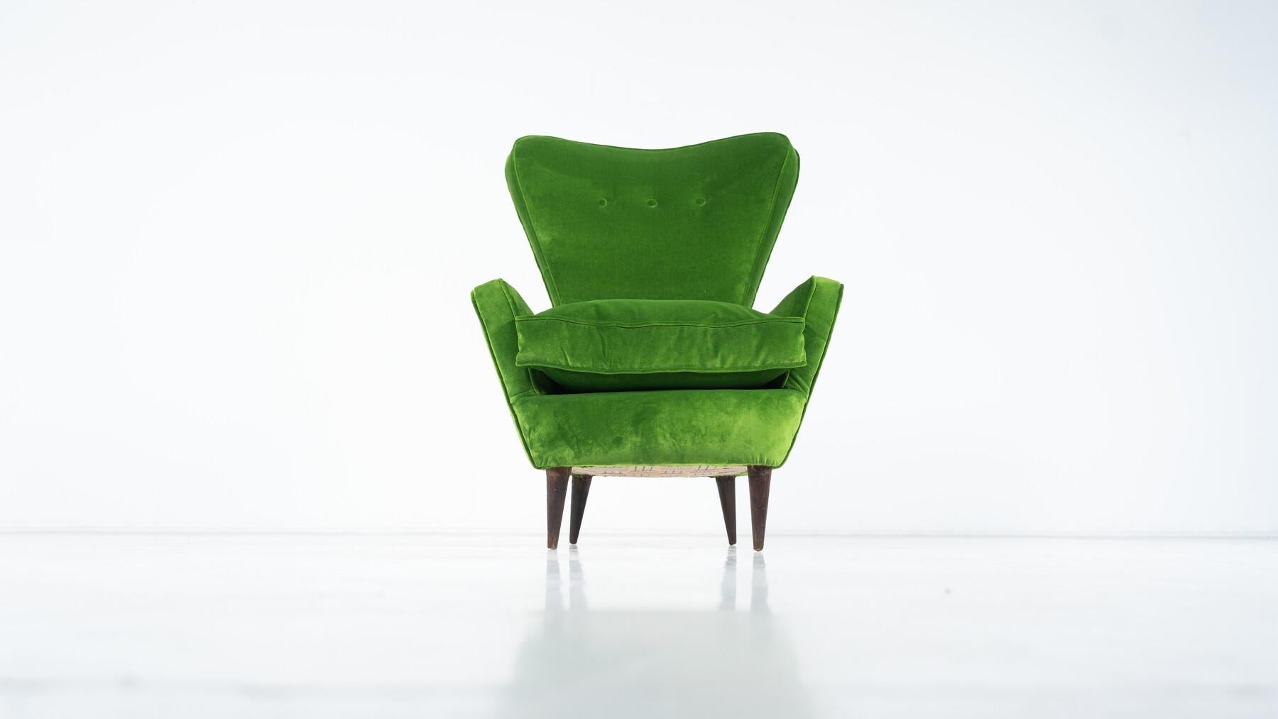 Modern Pair of Armchairs by Emilia Sala and Giorgio Madini - New Upholstery For Sale 3