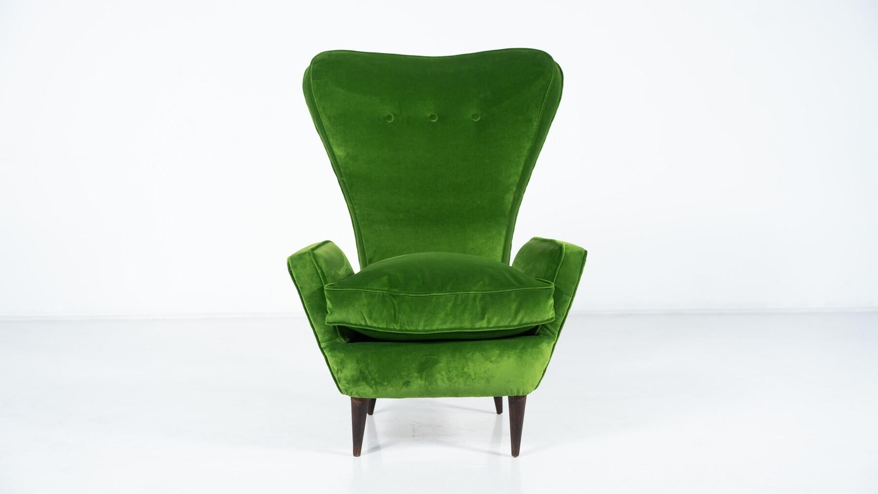 Modern Pair of Armchairs by Emilia Sala and Giorgio Madini - New Upholstery For Sale 4