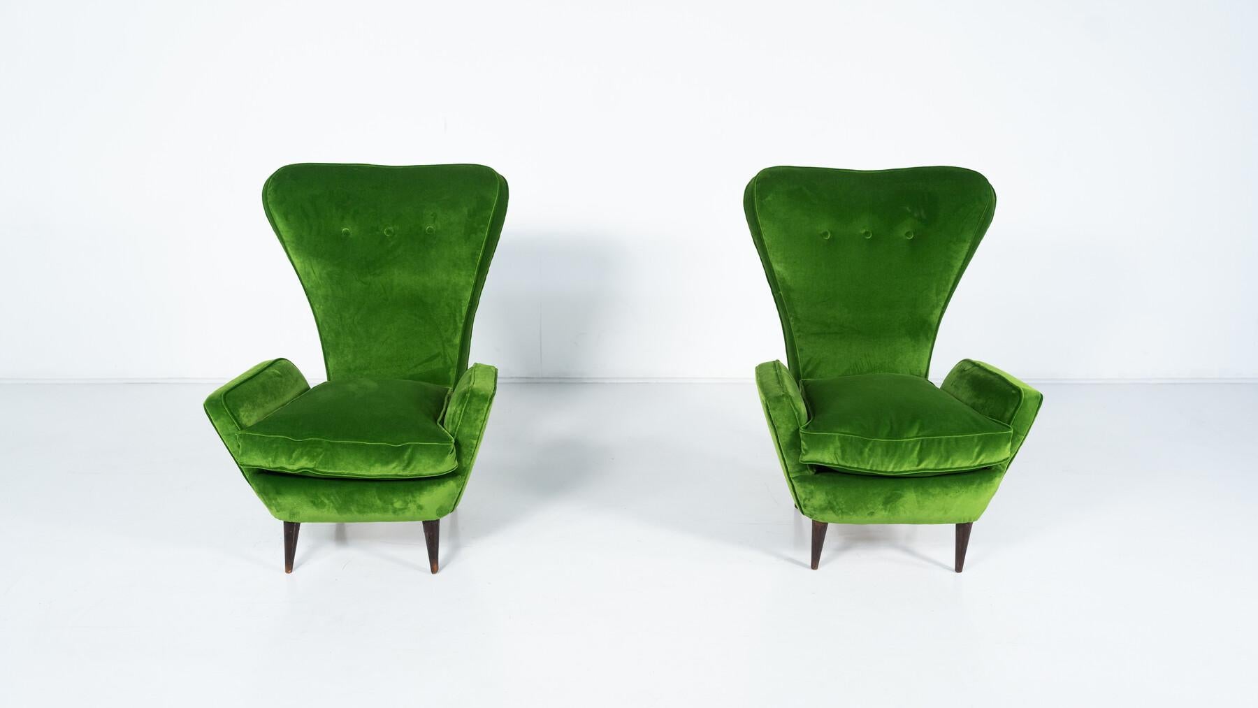 Modern Pair of Armchairs by Emilia Sala and Giorgio Madini - New Upholstery In Good Condition For Sale In Brussels, BE