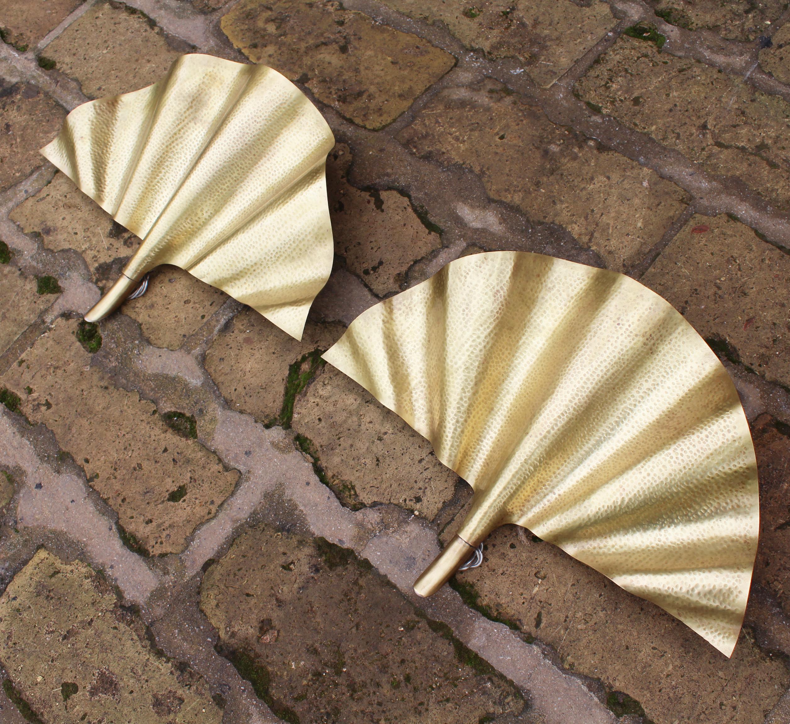 Modern Pair of Brass Leaf Shaped Wall Lamps In Good Condition In Marbella, ES