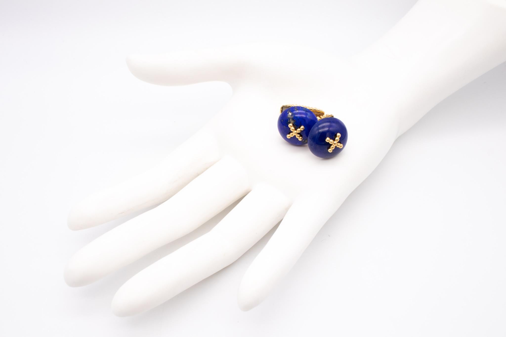 Cabochon Modern Pair of Cufflinks in Textured 18Kt Yellow Gold with Lapis Lazuli For Sale