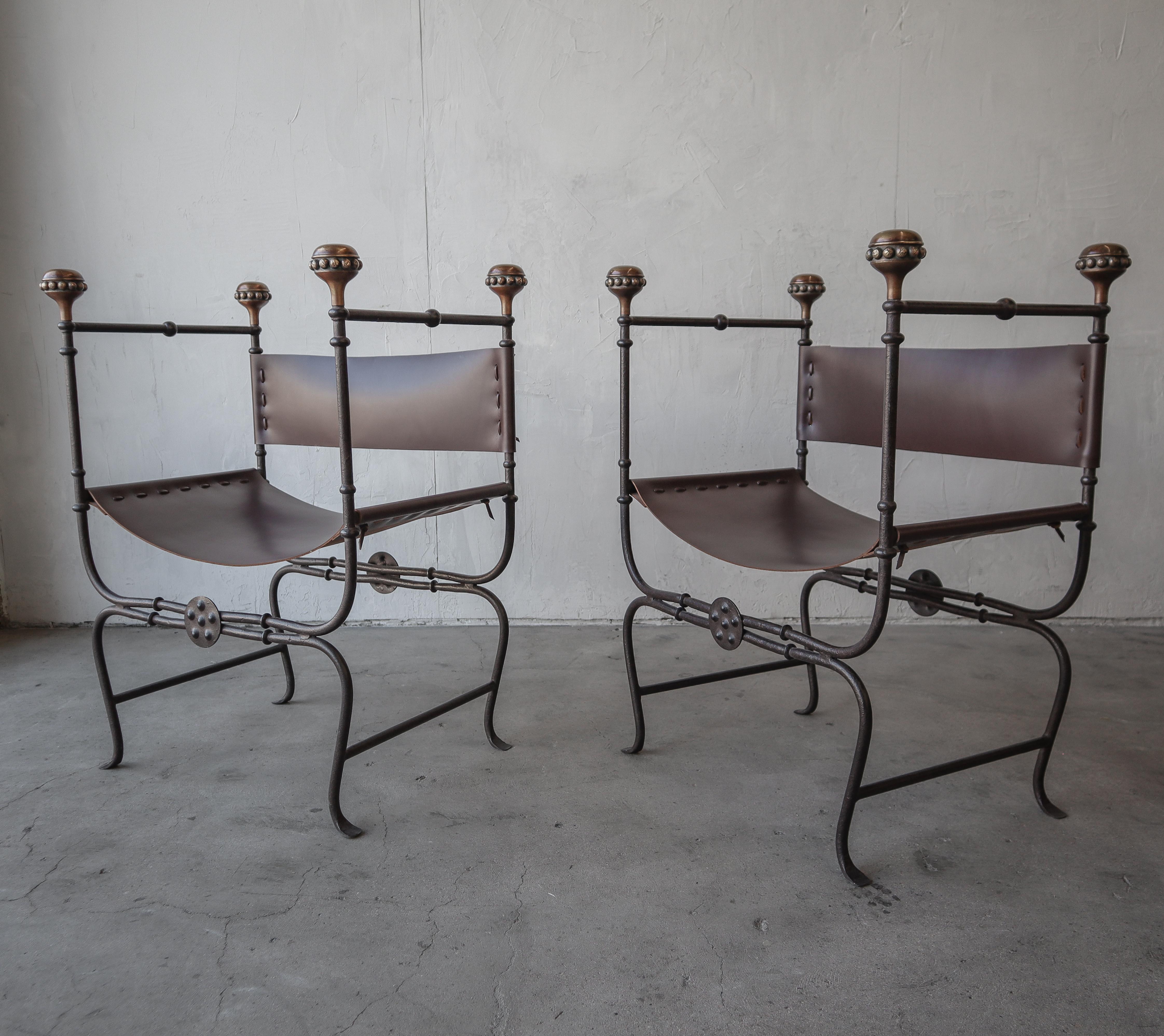 Modern Pair of Iron Brass and Leather Savonarola Curule Chairs In Good Condition In Las Vegas, NV
