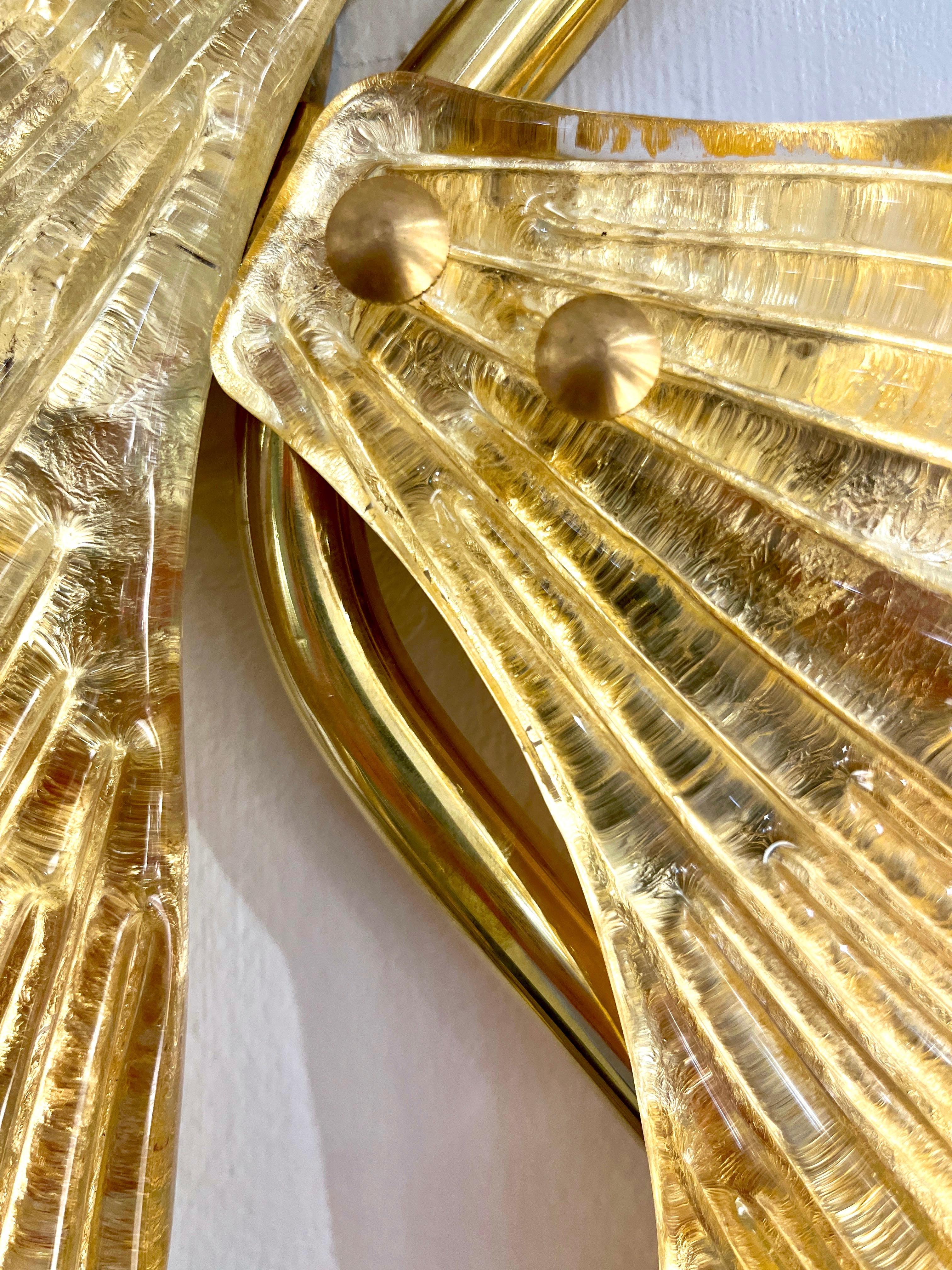 Modern Pair of Italian Gold Leaf & Crystal Murano Glass 6-Leaf Branch Sconces  In New Condition For Sale In New York, NY