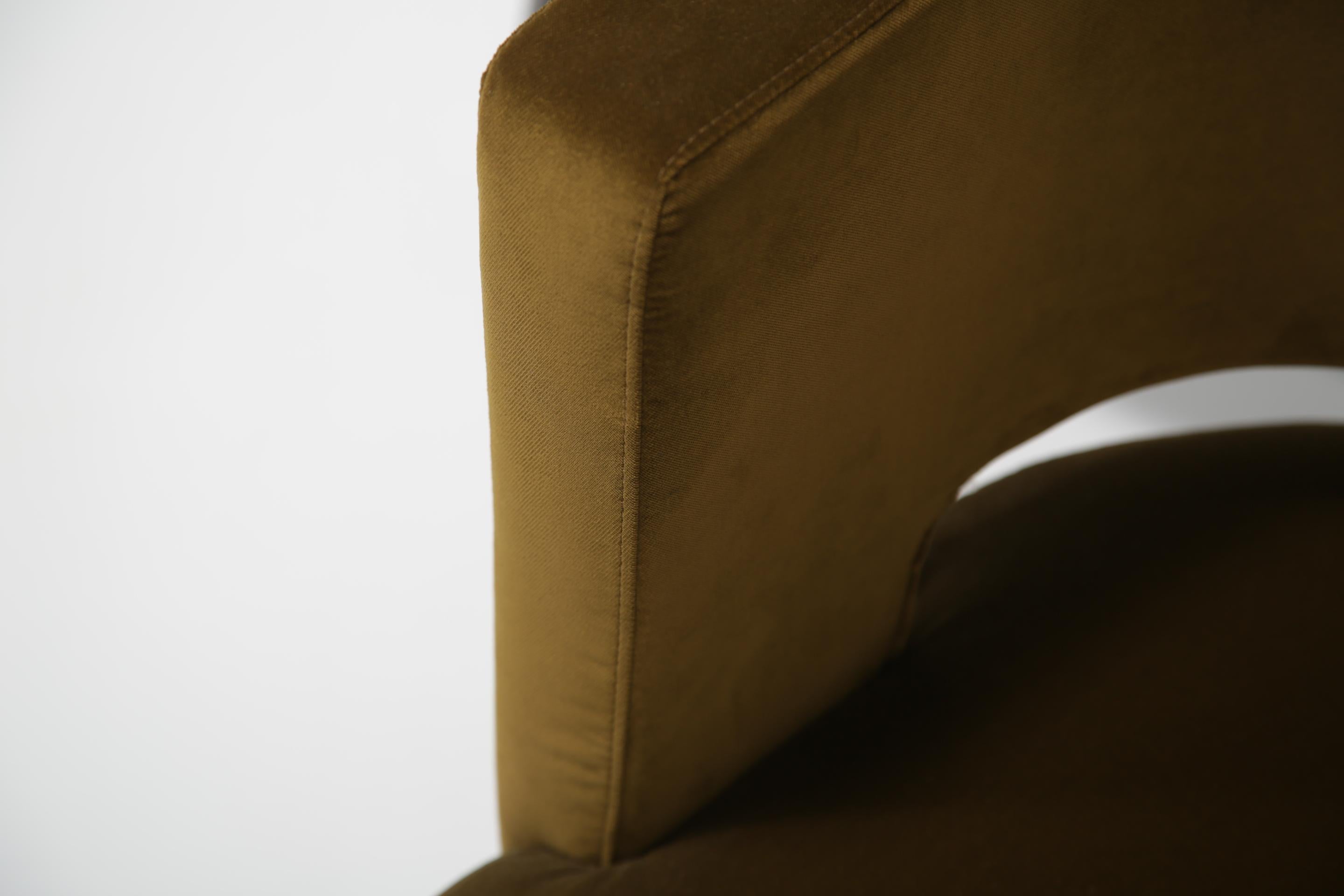 Paire de chaises longues modernes en velours vert olive de Roberto Lazzeroni, Flexform Bon état à Dublin 8, IE