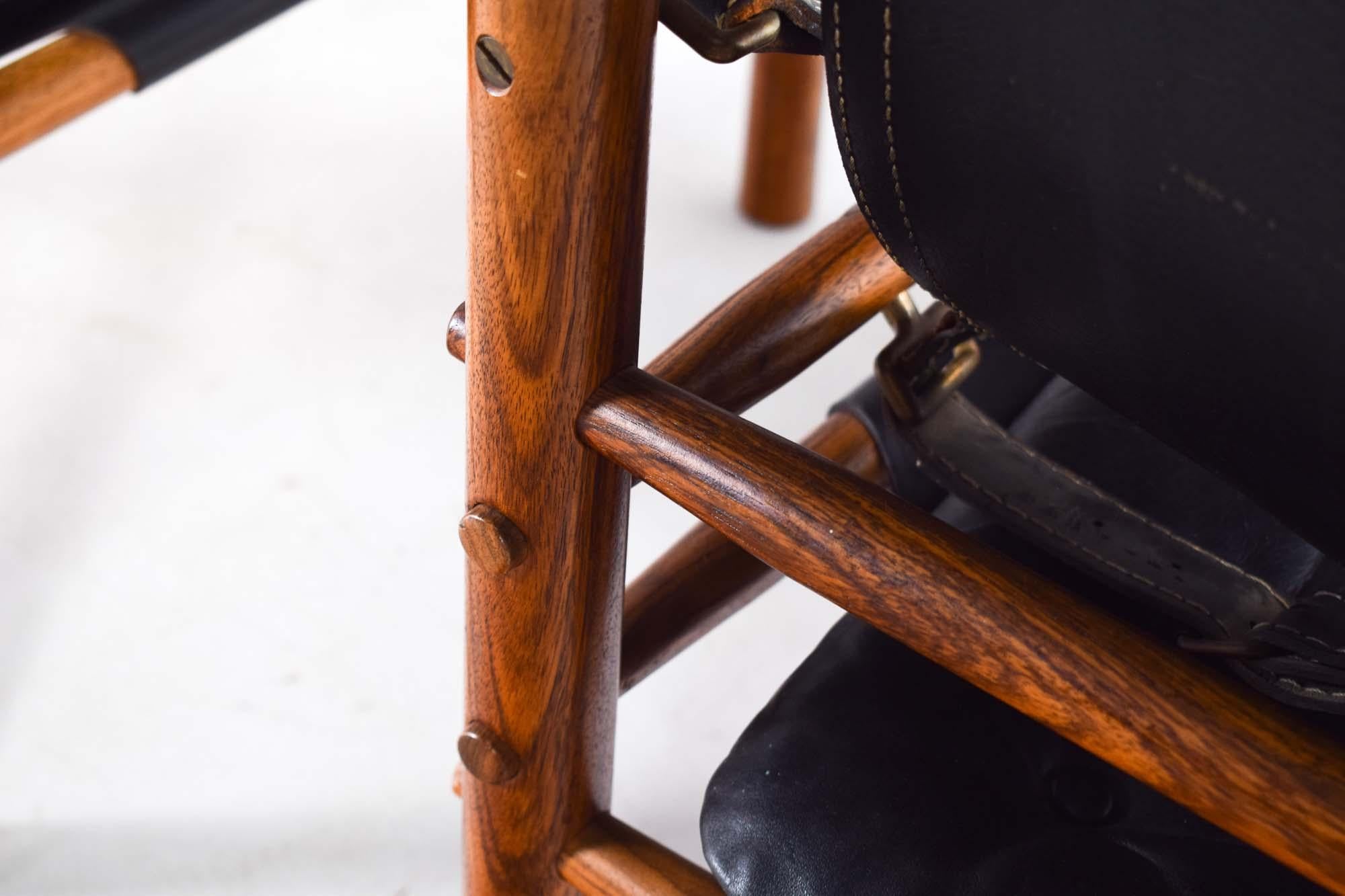 Cette paire de fauteuils modernes du milieu du siècle, conçue par Arne Norells, témoigne de la sophistication et de l'attrait intemporel du design scandinave. Datant des années 1960 et d'origine suédoise, ces chaises témoignent de l'attachement de