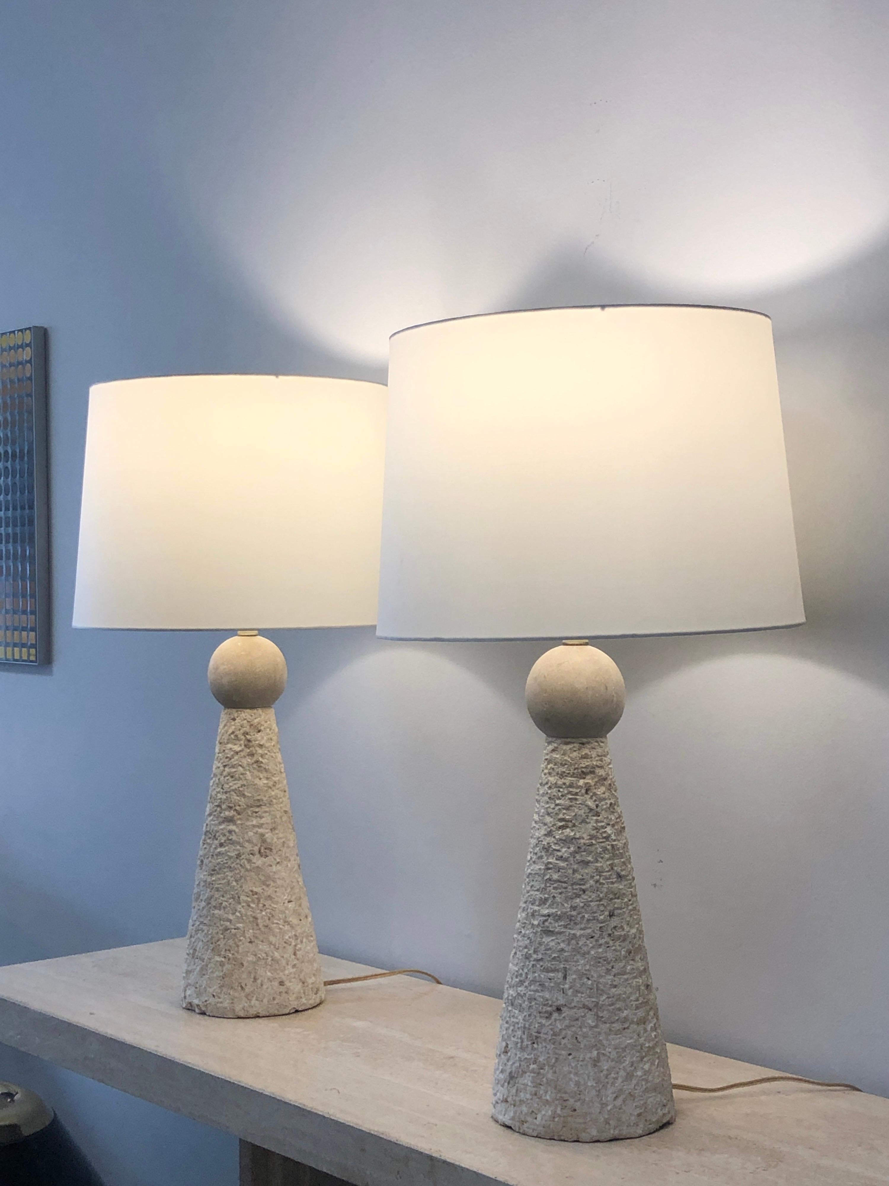 Modern Pair of Sculptural Stone Table Lamps, 1970s In Good Condition In Miami, FL