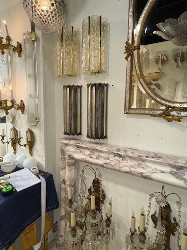 Paire d'appliques torsadées en verre de Murano avec détails en laiton Bon état - En vente à Dallas, TX